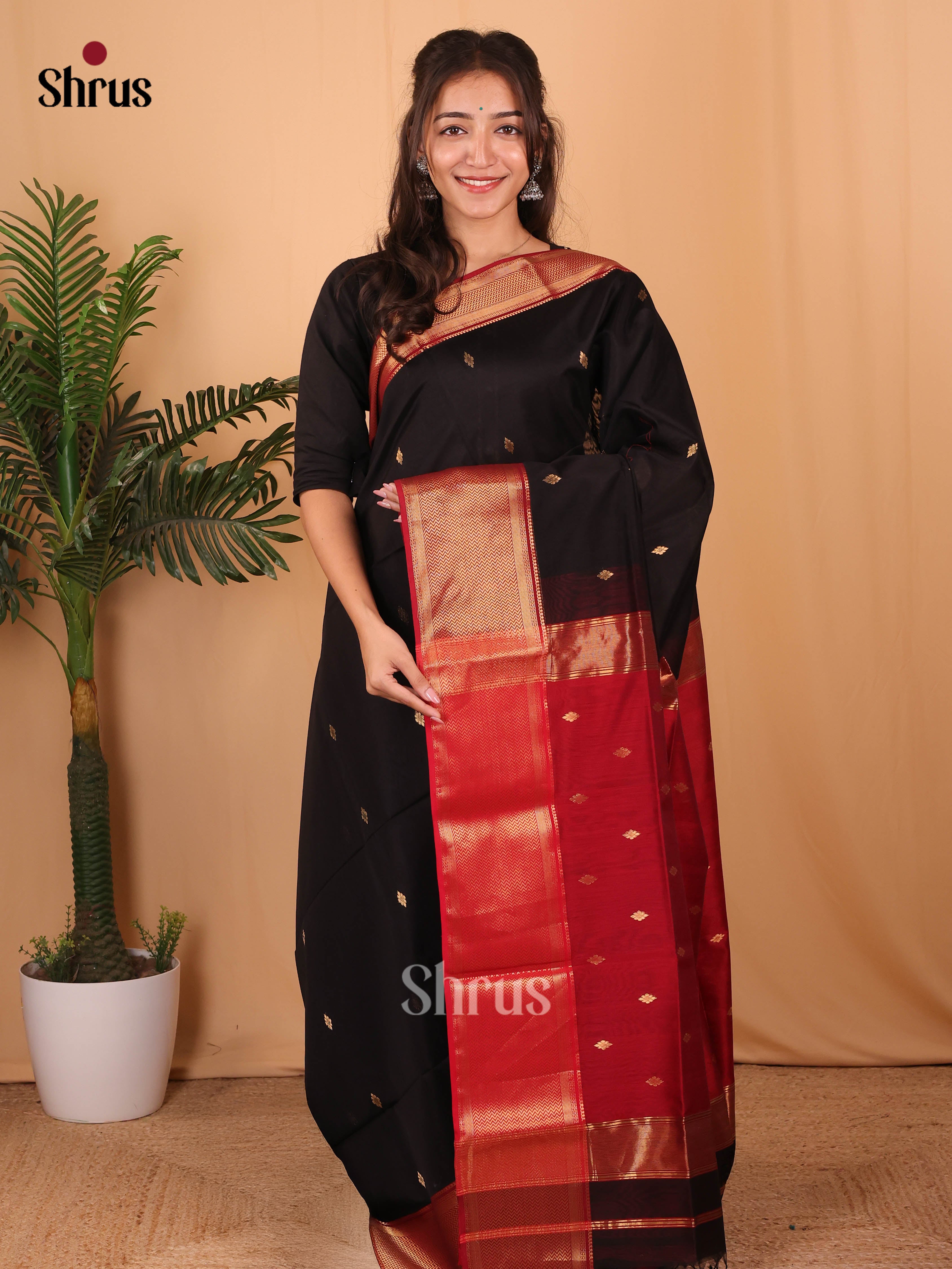 Black & Red - Maheshwari silkcotton Saree - Shop on Shrus.com