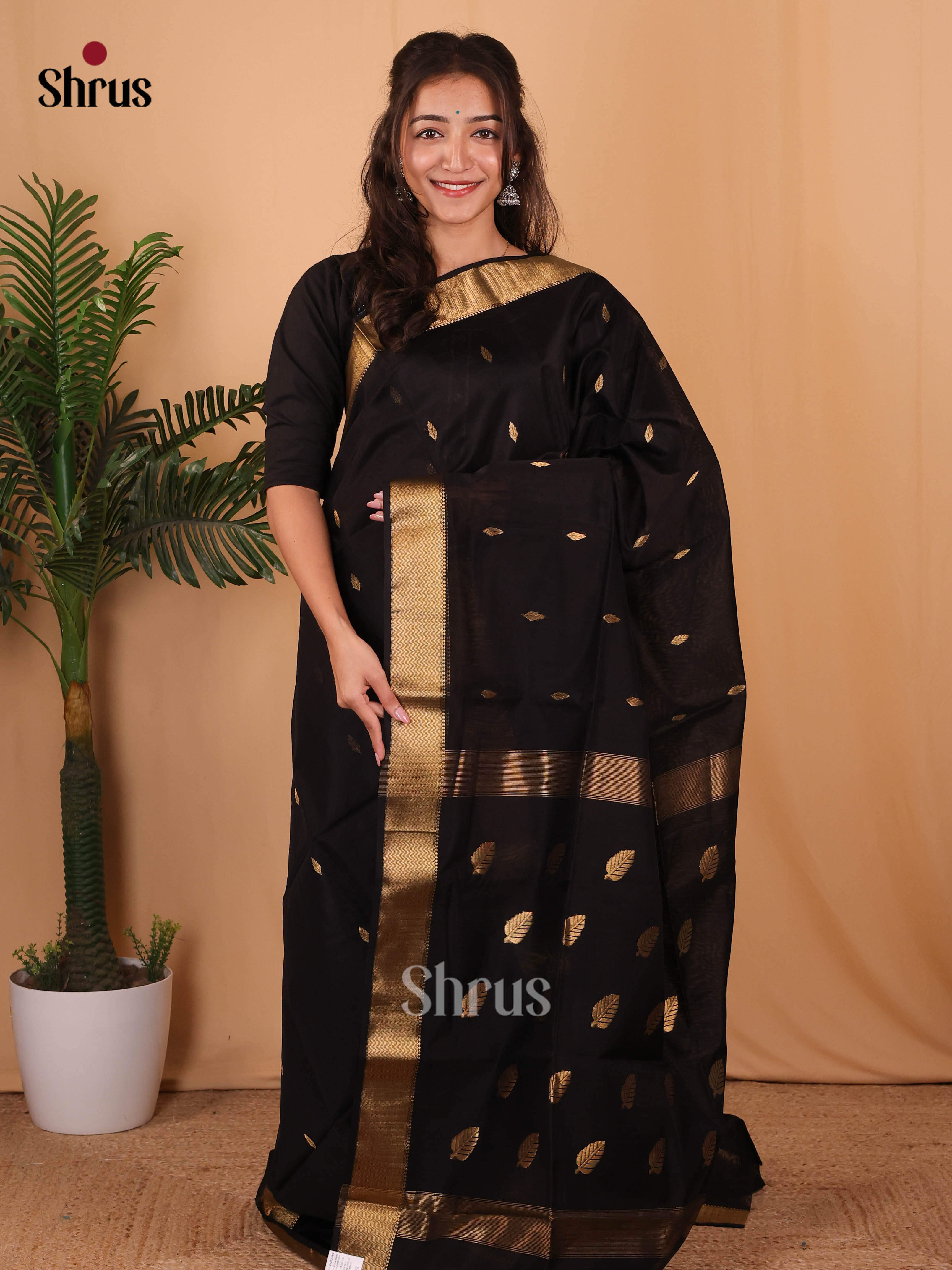 Black(Single Tone)- Maheshwari silkcotton Saree - Shop on Shrus.com