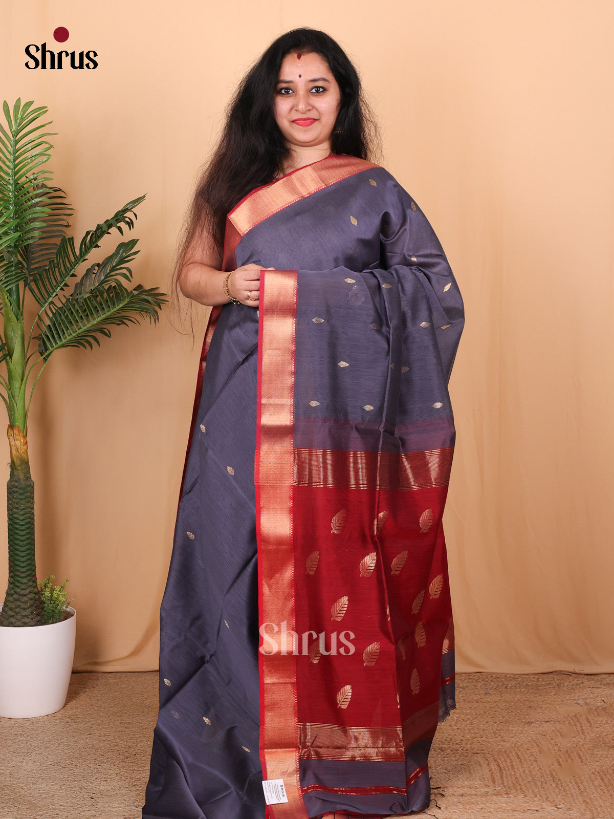 Grey & Red - Maheshwari silkcotton Saree - Shop on Shrus.com