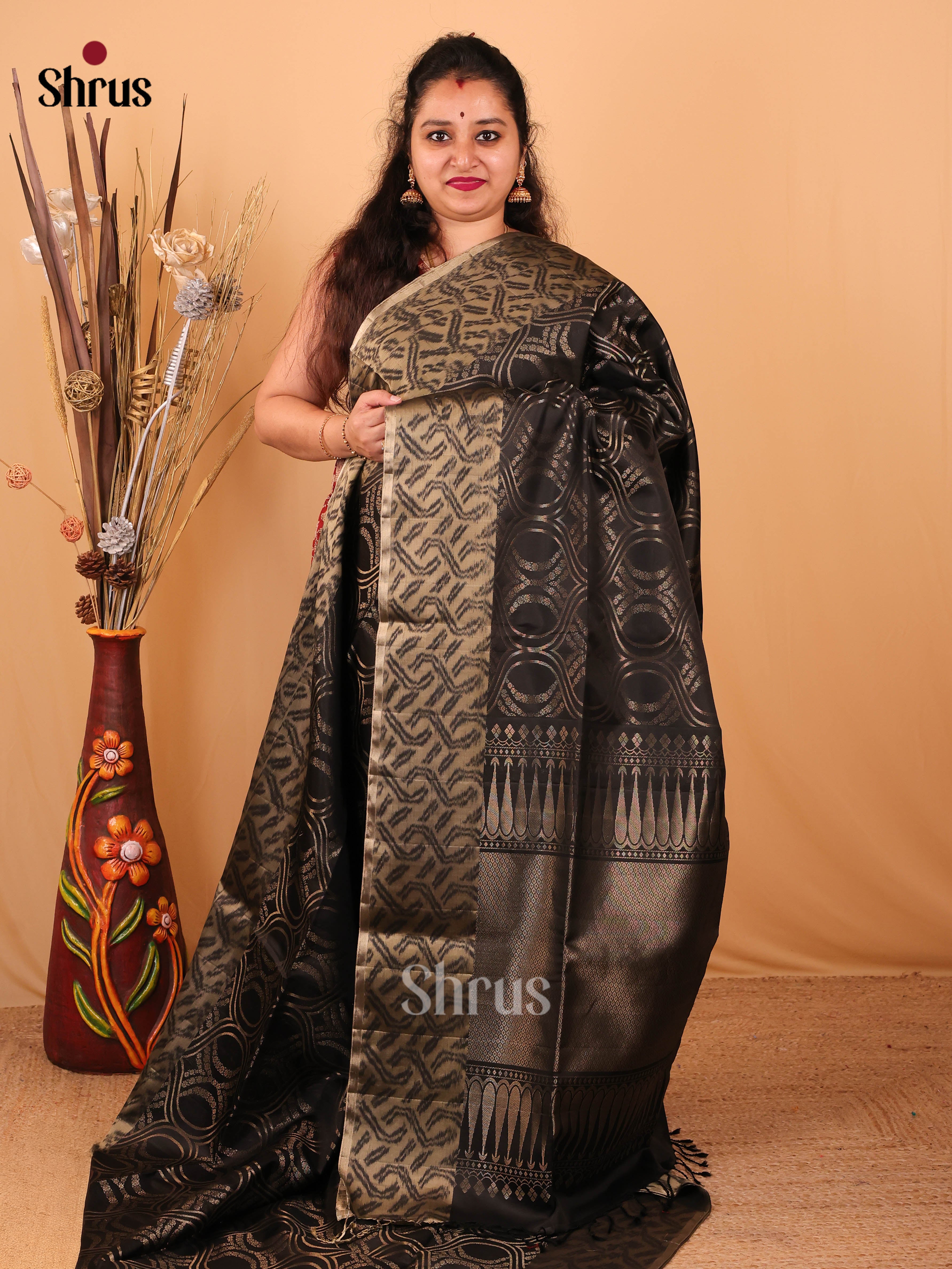 Regal Black Soft Silk Saree With Beige Woven Contrast & Opulent Zari Brocade-1