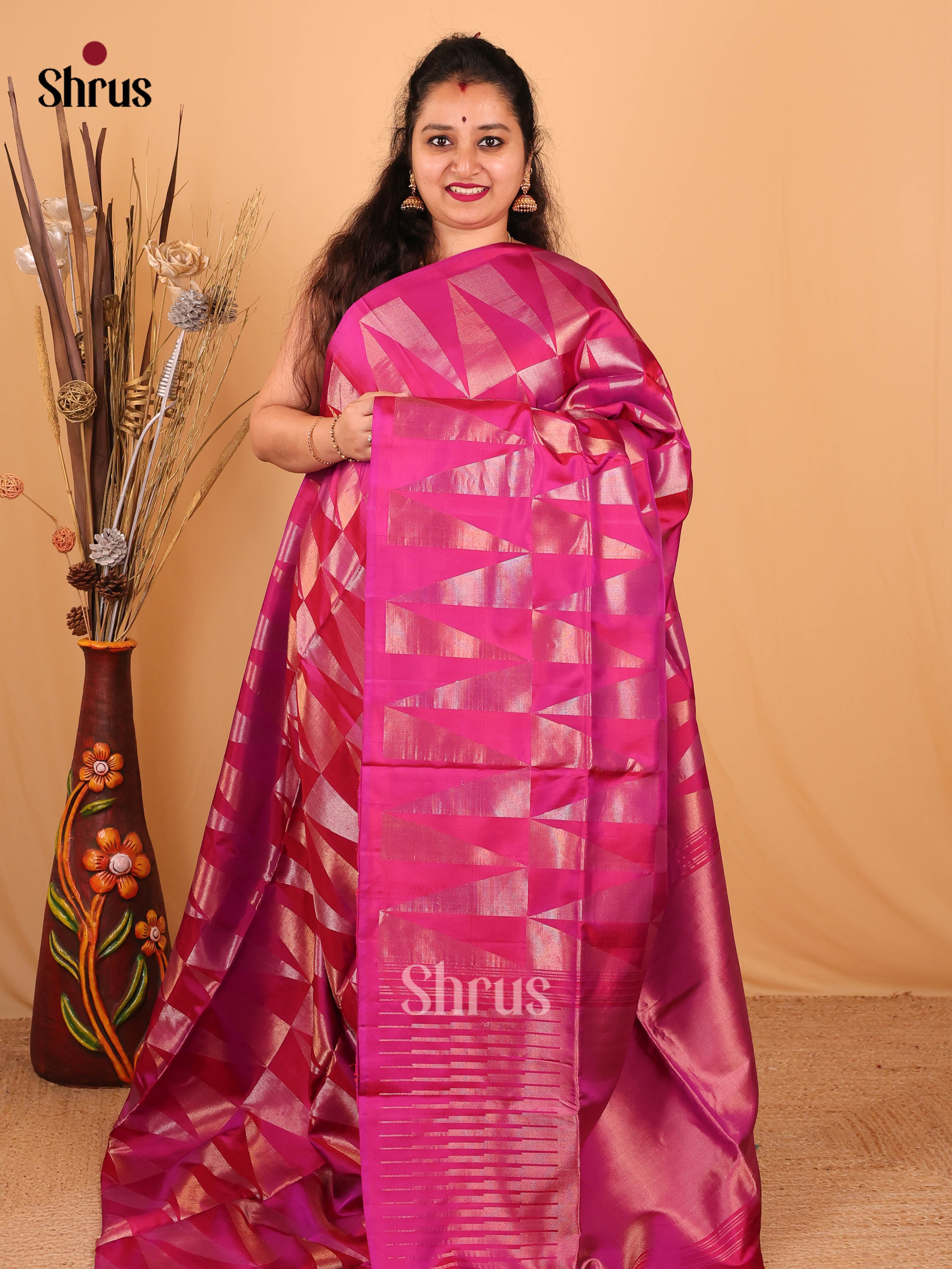 Pretty Majenta Soft Silk Saree with Zari Geometric Body & Brocade Pallu - Shop on Shrus.com