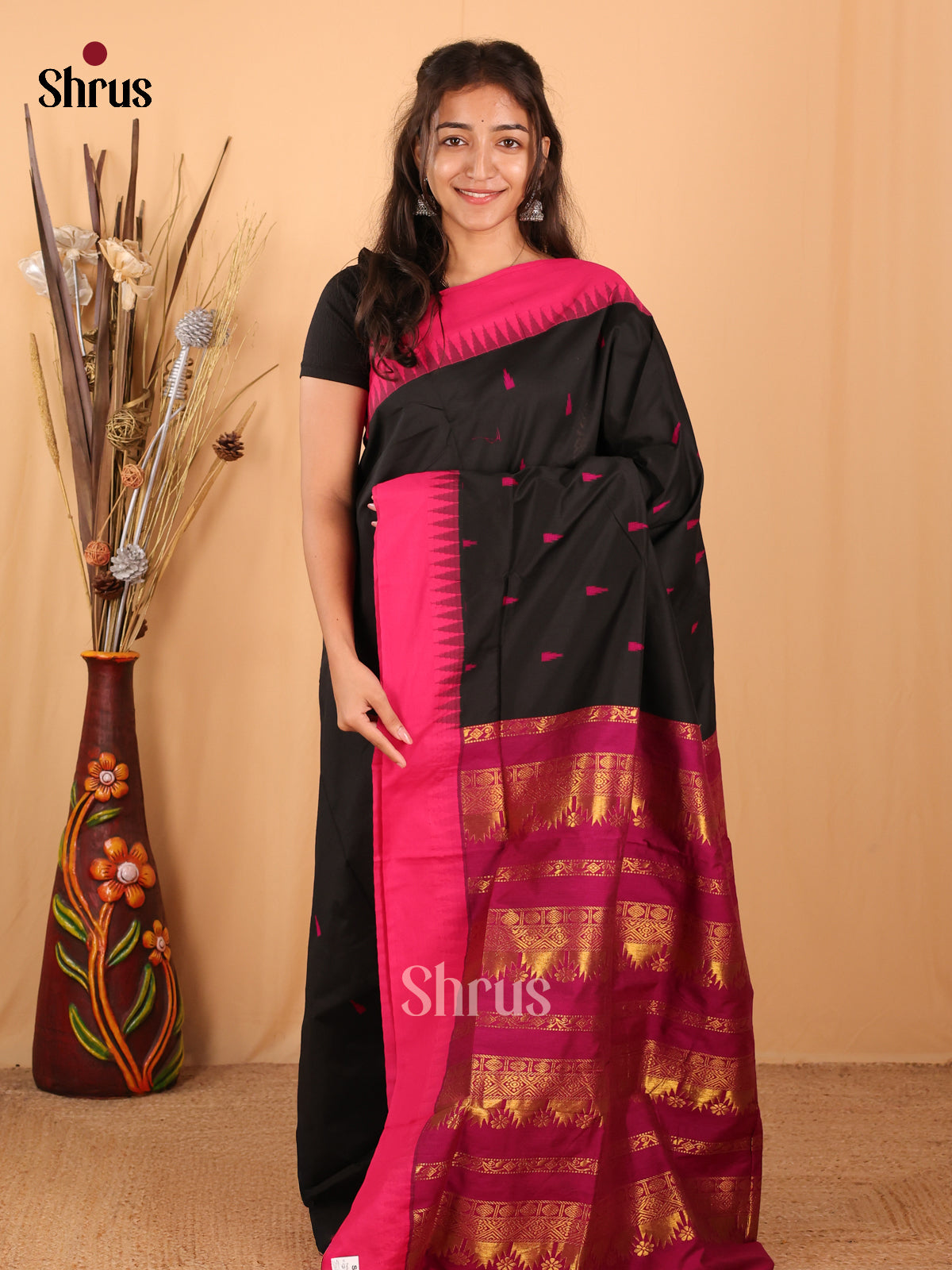 Black & Majenta- Kalyani Cotton Saree - Shop on Shrus.com