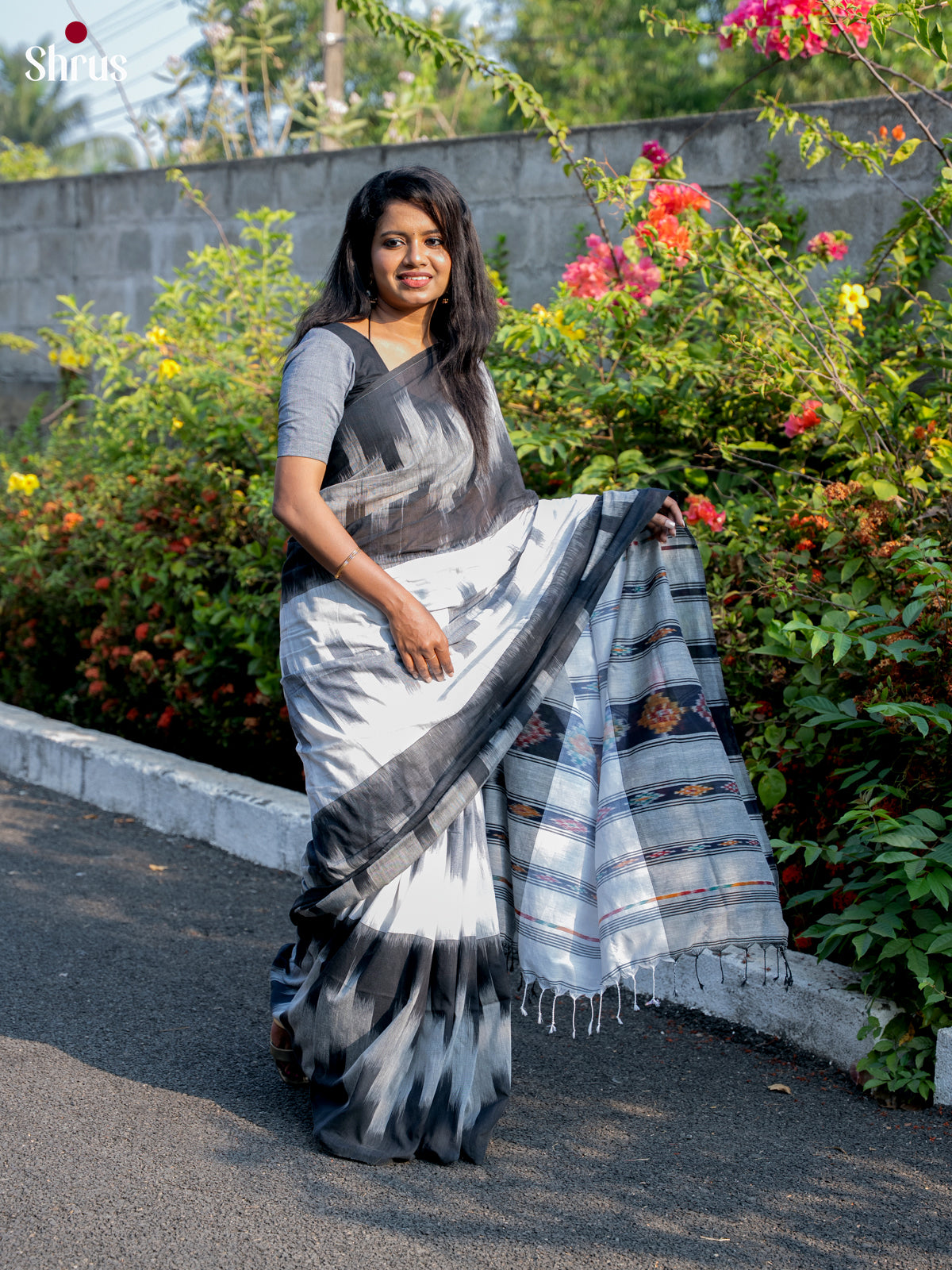 White & Black- Bengal cotton Saree - Shop on Shrus.com