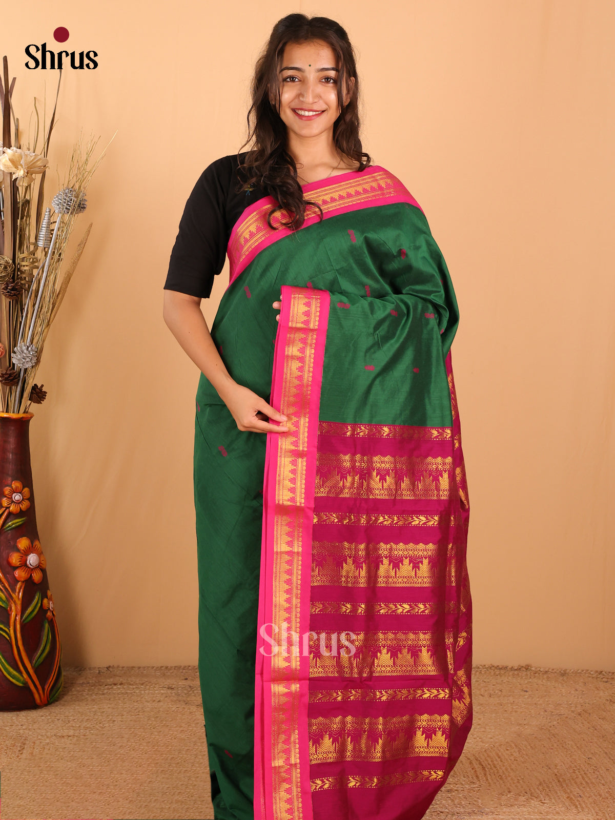 Serene Dark Green Kalyani Cotton Saree featuring Pink Border and a Maroon Pallu - Shop on Shrus.com