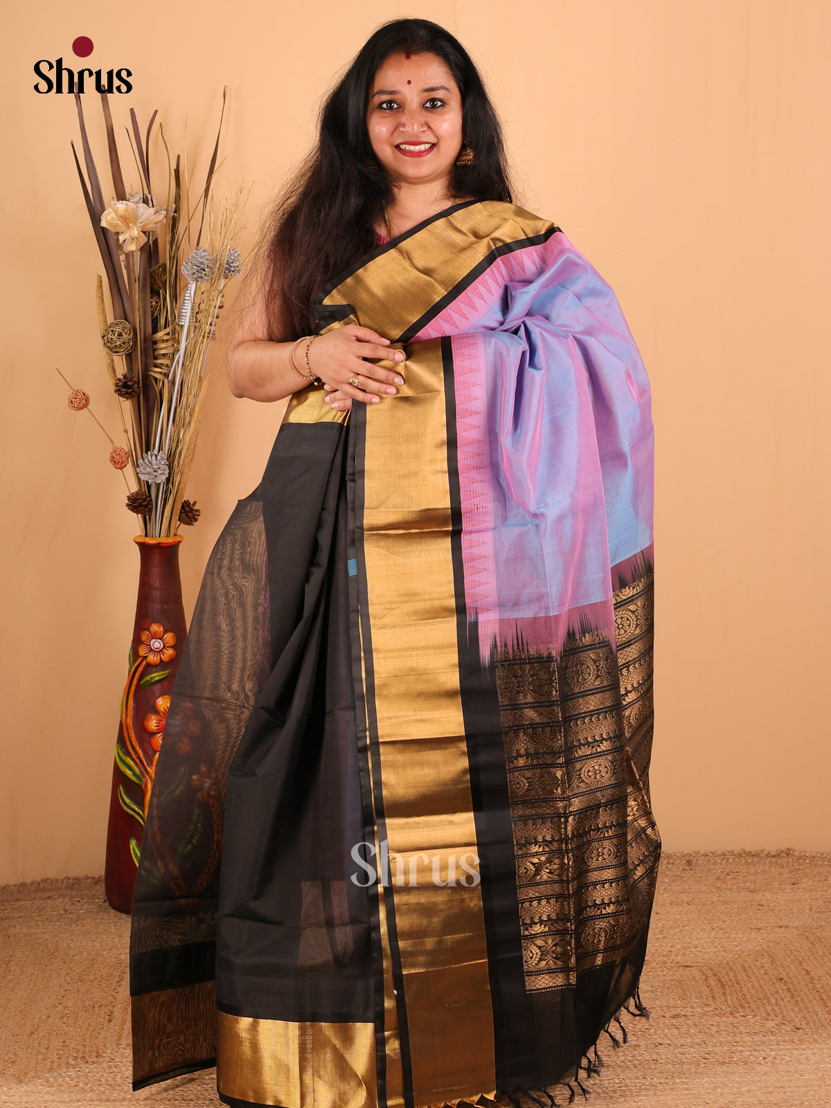 Dual Tone Lavender And Black Silk Cotton Saree With Plain Body And Zari Woven Temple Border - Shop on Shrus.com