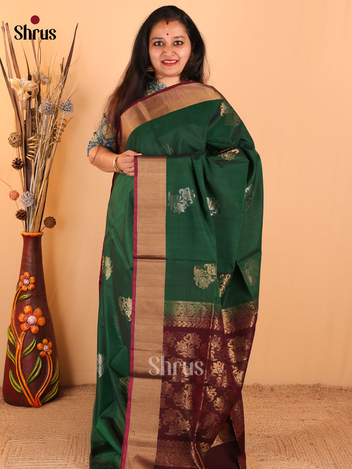 Bottle Green Silk Cotton Saree With Silver & Gold Zari Woven Motifs With Wine Pallu - Shop on Shrus.com