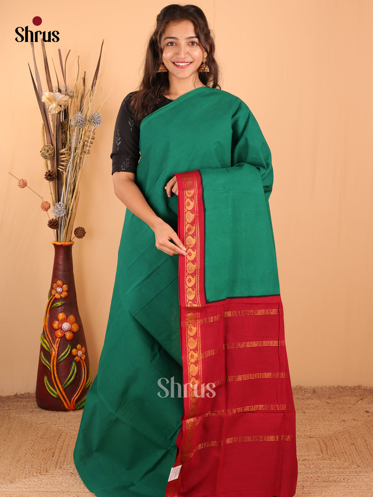Green with Red - DDS11013 - Sungudi Cotton Saree - Shop on Shrus.com