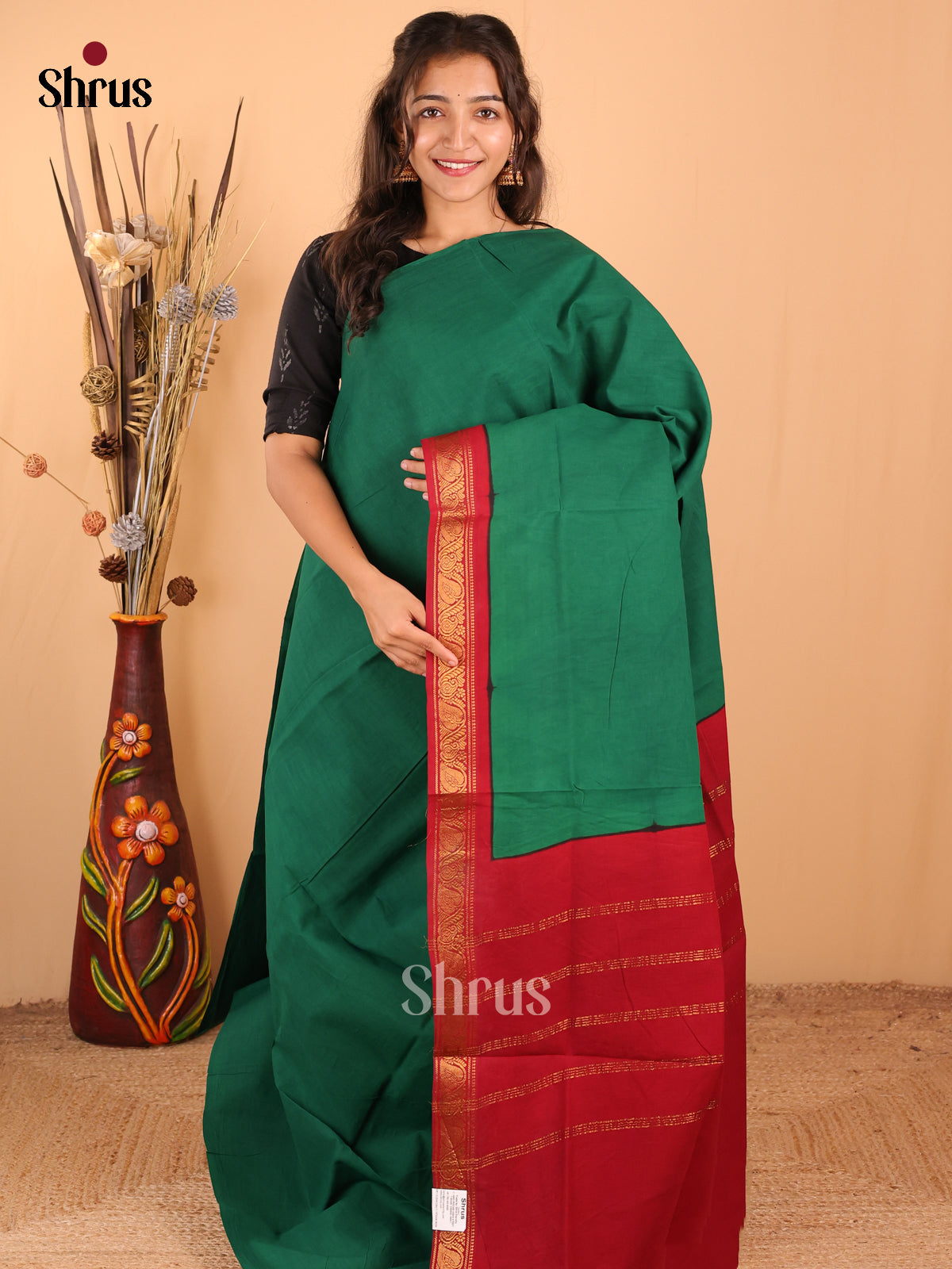 Green with Red - DDS11014 - Sungudi Cotton Saree - Shop on Shrus.com