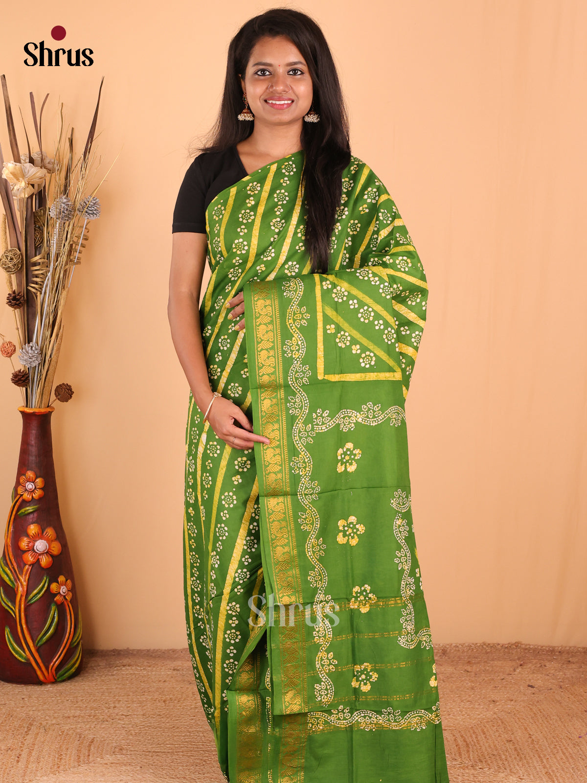 Green - DDS15260 - Sungudi Cotton Saree - Shop on Shrus.com