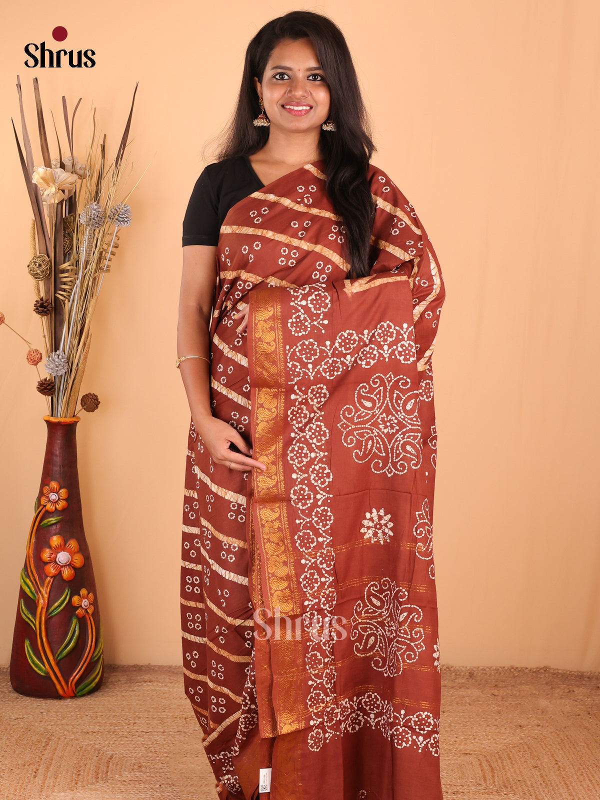 Arakku Maroon - DDS15261 - Sungudi Cotton Saree - Shop on Shrus.com