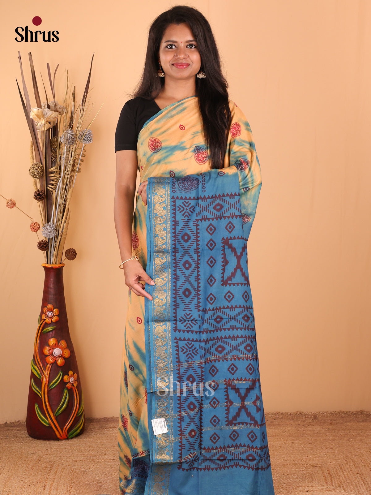 Peach with Blue - DDS15285 - Sungudi Cotton Saree - Shop on Shrus.com