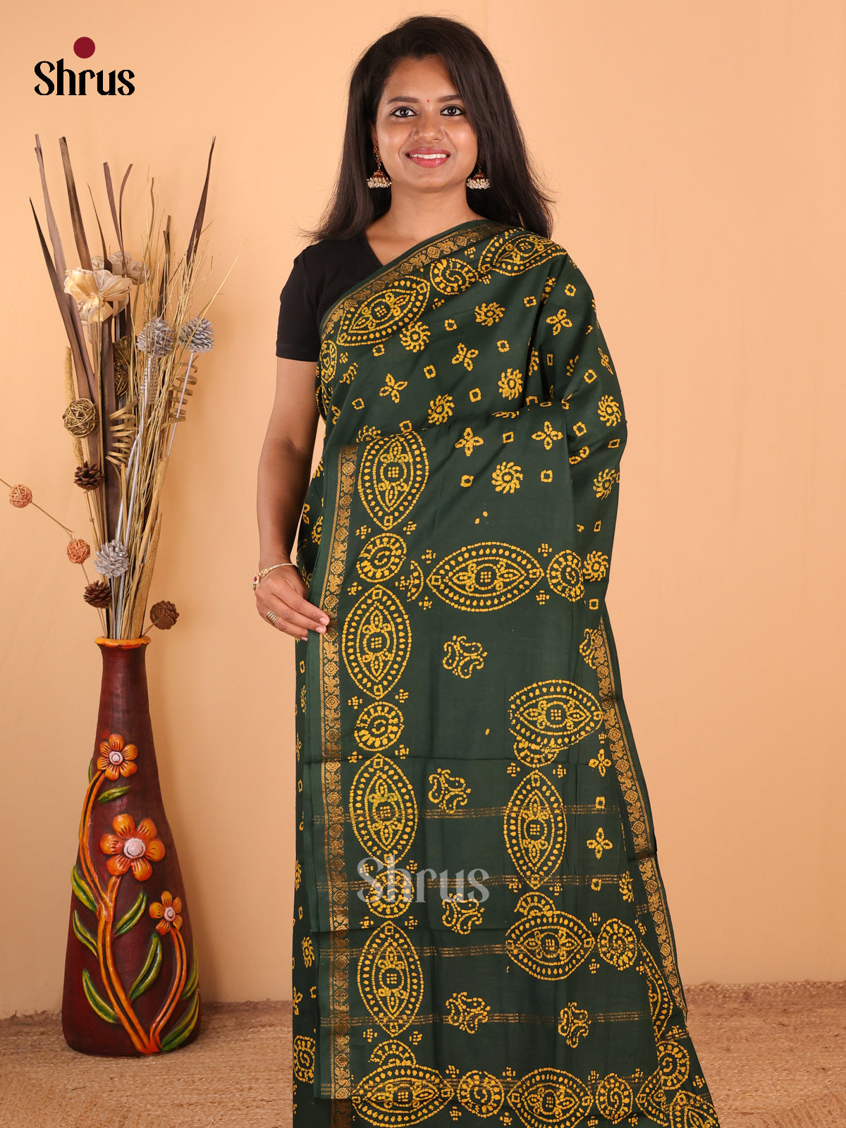 Green - DDS15328 - Sungudi Cotton Saree - Shop on Shrus.com
