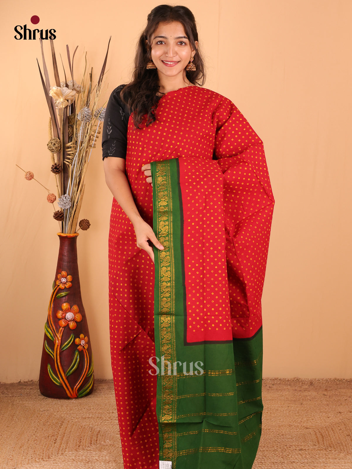 Red with Green - DDS15376 - Sungudi Cotton Saree - Shop on Shrus.com