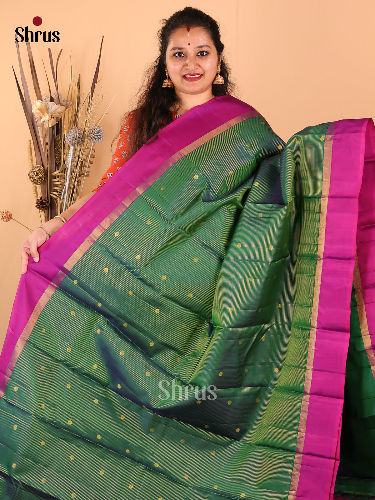Glimmering Green Kanchipuram silk Saree with zari buttas & vaira oosi checks-2