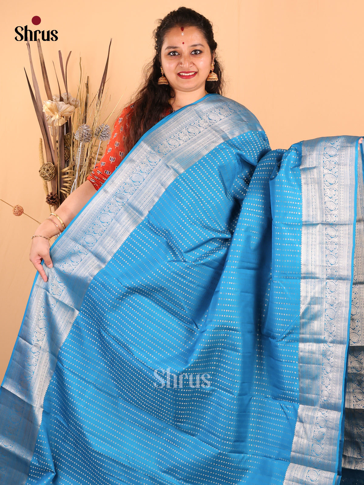 Sophisticated Blue Monochrome Kanchipuram silk Saree with zari buttas & floral pallu - Shop on Shrus.com