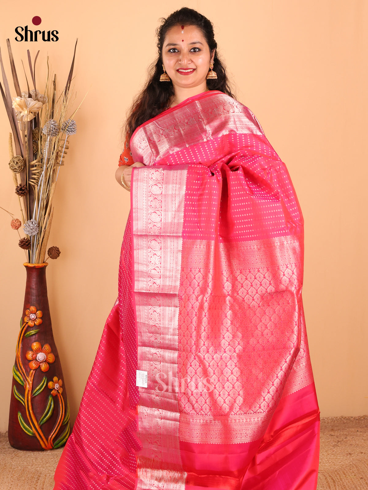 Lustrous Pink Single tone Kanchipuram silk Saree with buttas , brocade pallu - Shop on Shrus.com