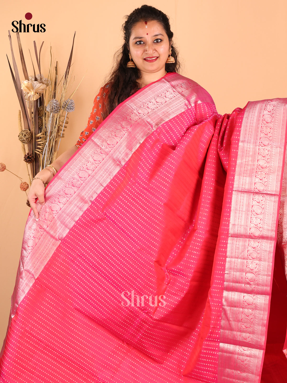 Lustrous Pink Single tone Kanchipuram silk Saree with buttas , brocade pallu - Shop on Shrus.com