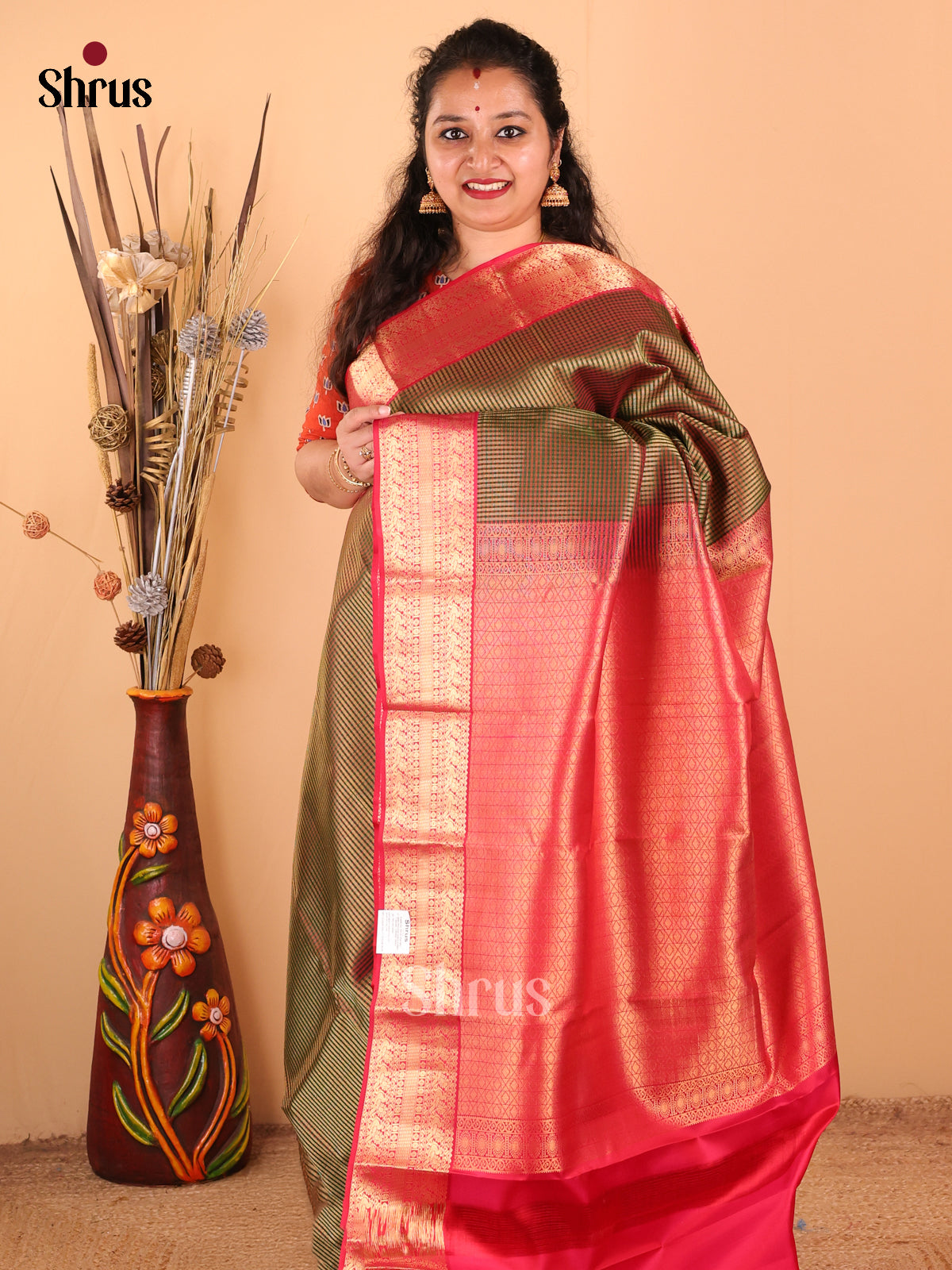 Beautiful Chutney Green Kanchipuram silk Saree with zari checks & floral pallu - Shop on Shrus.com