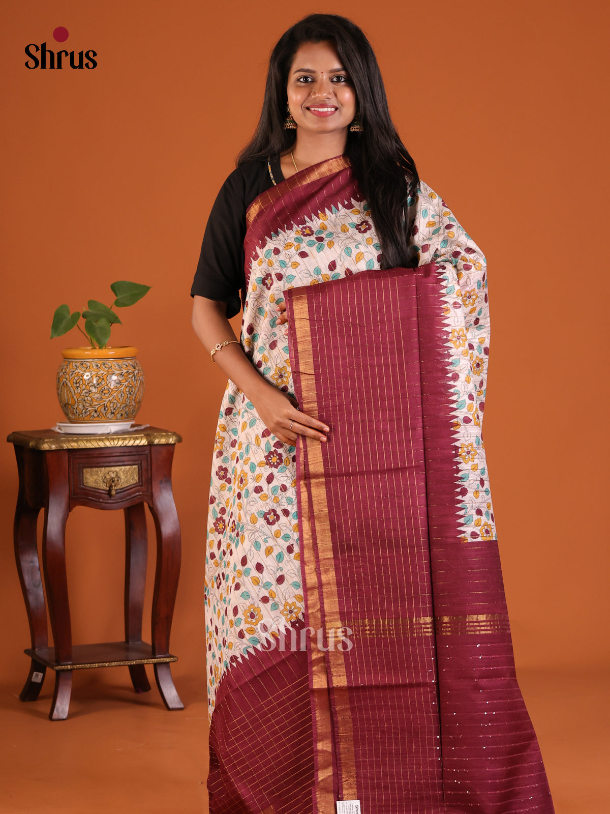 DDS18248 - Printed Tussar Saree - Shop on Shrus.com