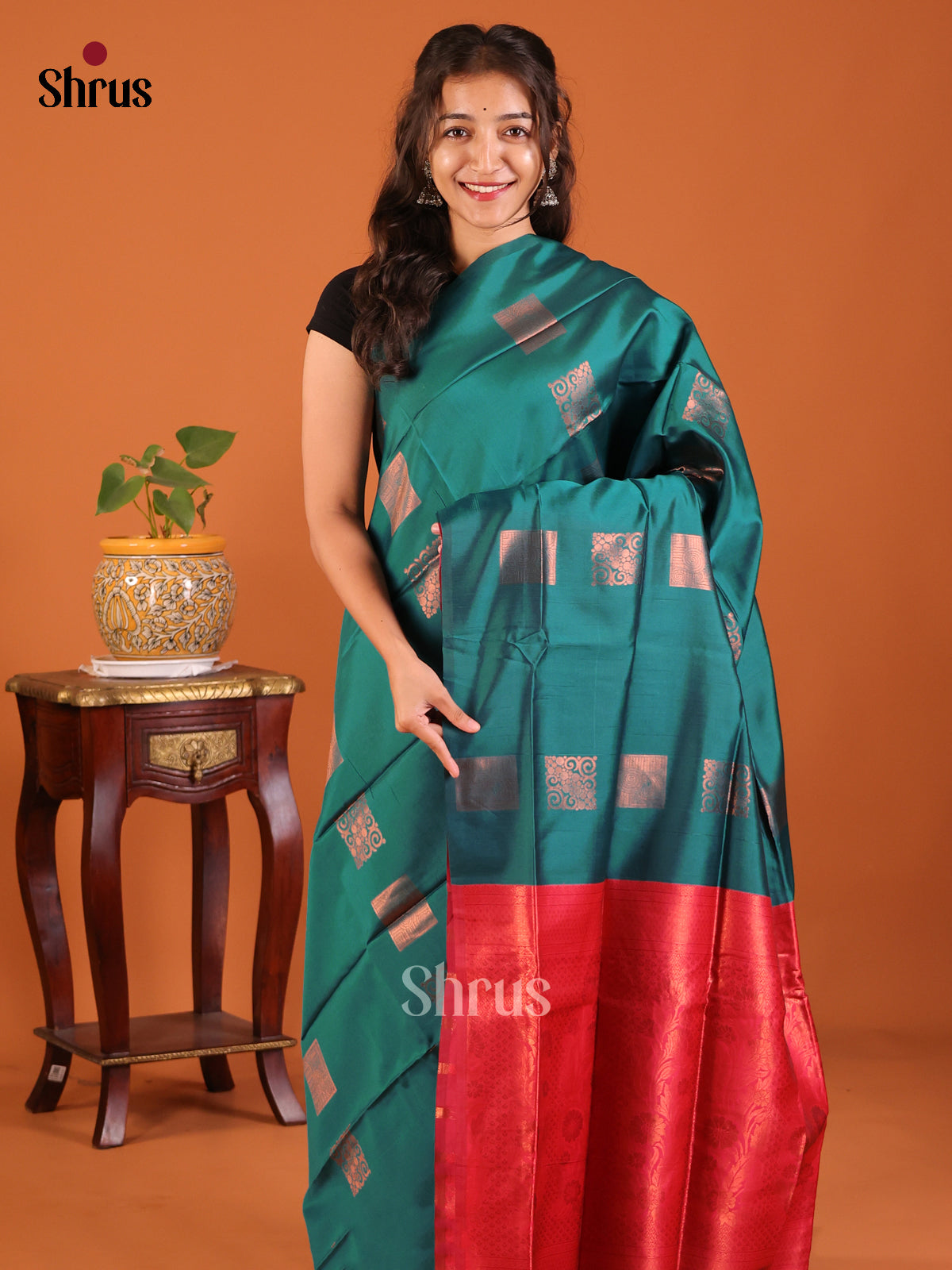 Green with Maroon - Semisoft silk Saree - Shop on Shrus.com
