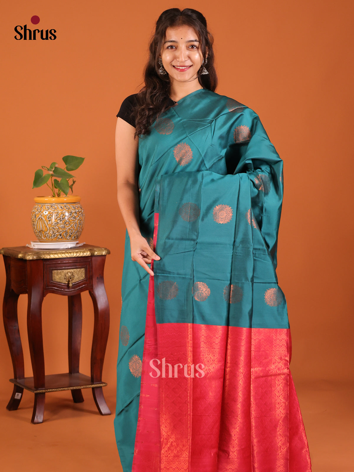 Green with Maroon - Semisoft silk Saree - Shop on Shrus.com