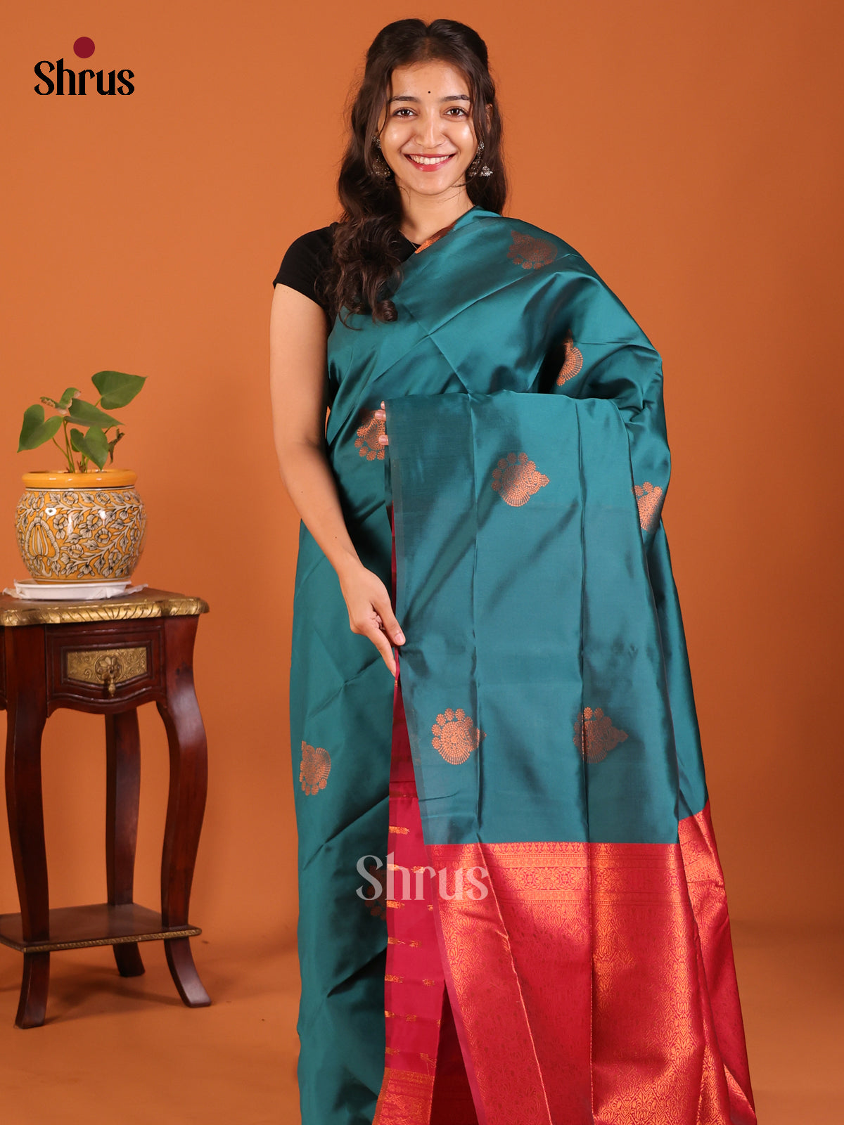 Delightful Green Borderless Semisoft silk Saree zari woven floral motifs, Maroon butta blouse - Shop on Shrus.com