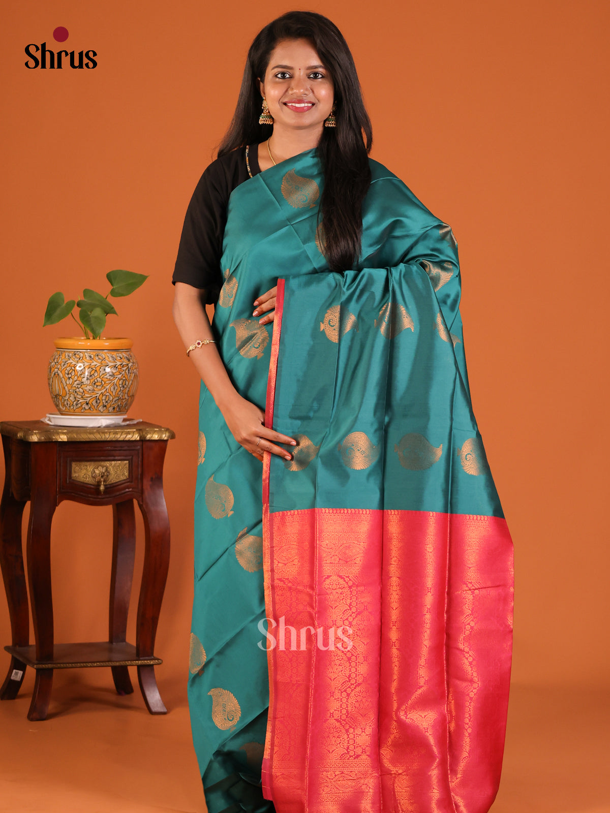 Green with Pink - Semisoft silk Saree - Shop on Shrus.com