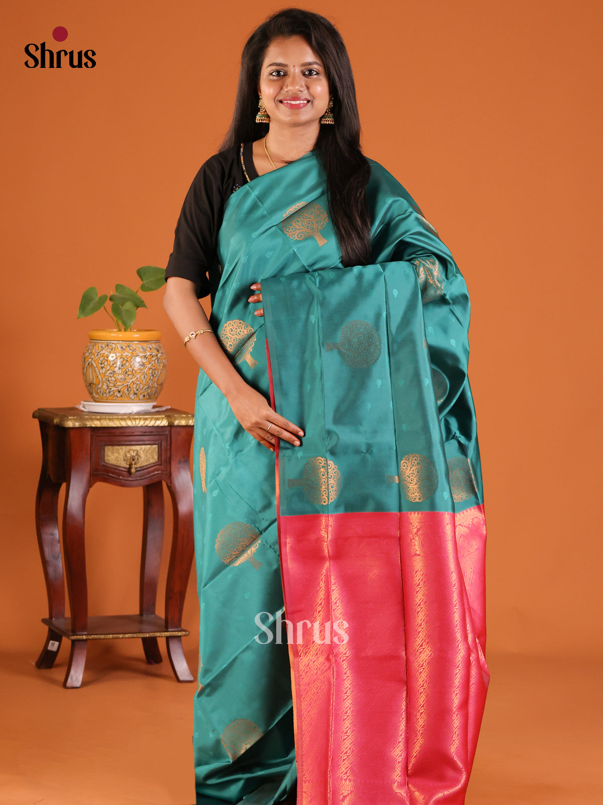 Green with Maroon - Semisoft silk Saree - Shop on Shrus.com
