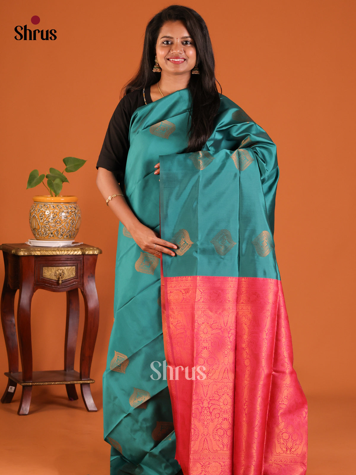 Green with Maroon - Semisoft silk Saree - Shop on Shrus.com