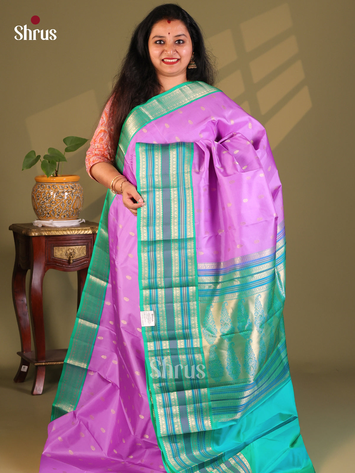 Enchanting Lilac Kanchipuram Silk Saree with zari woven buttas & floral paisleys brocade - Shop on Shrus.com