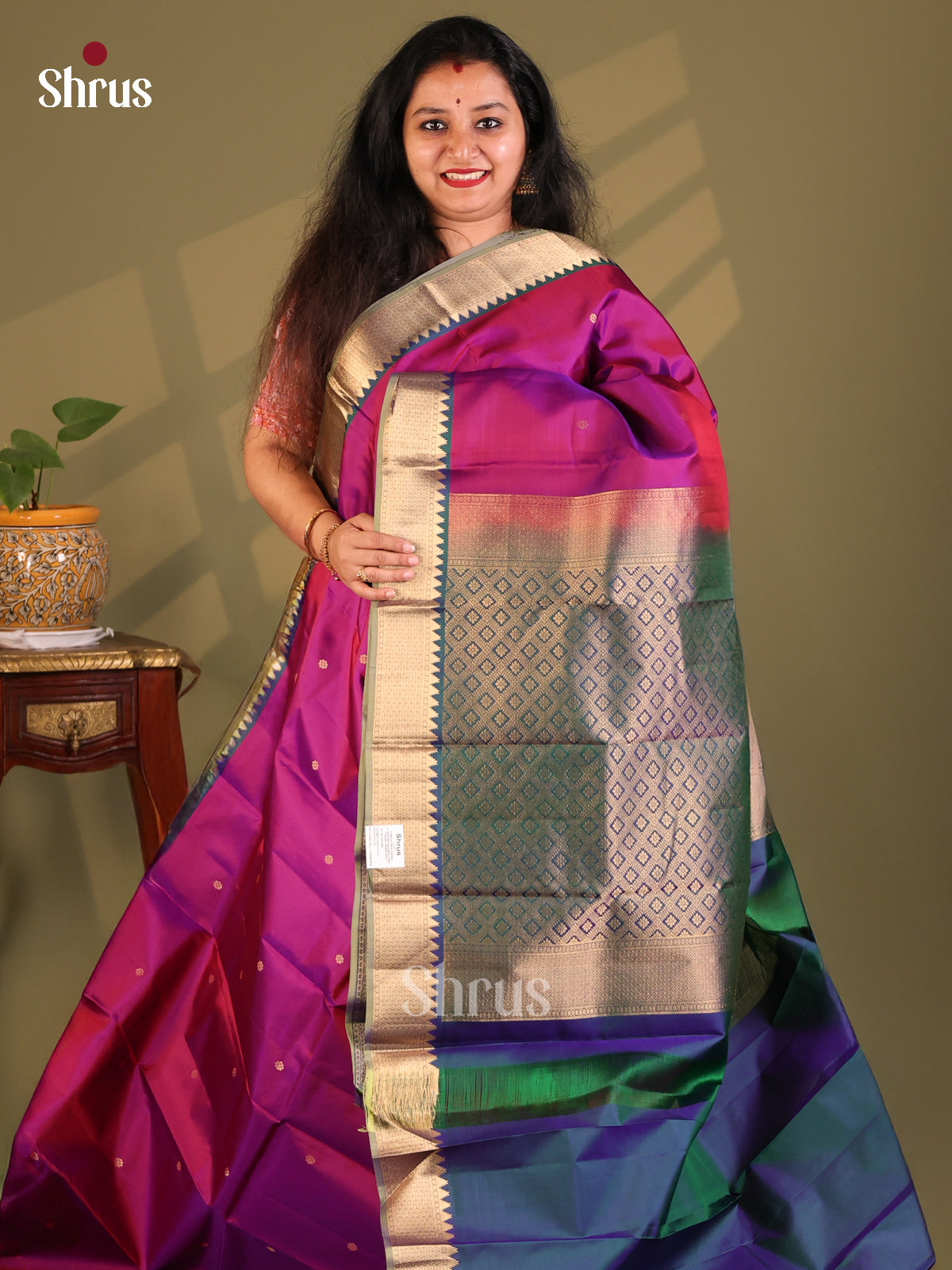 DDS28121 - Kanchipuram Silk Saree - Shop on Shrus.com