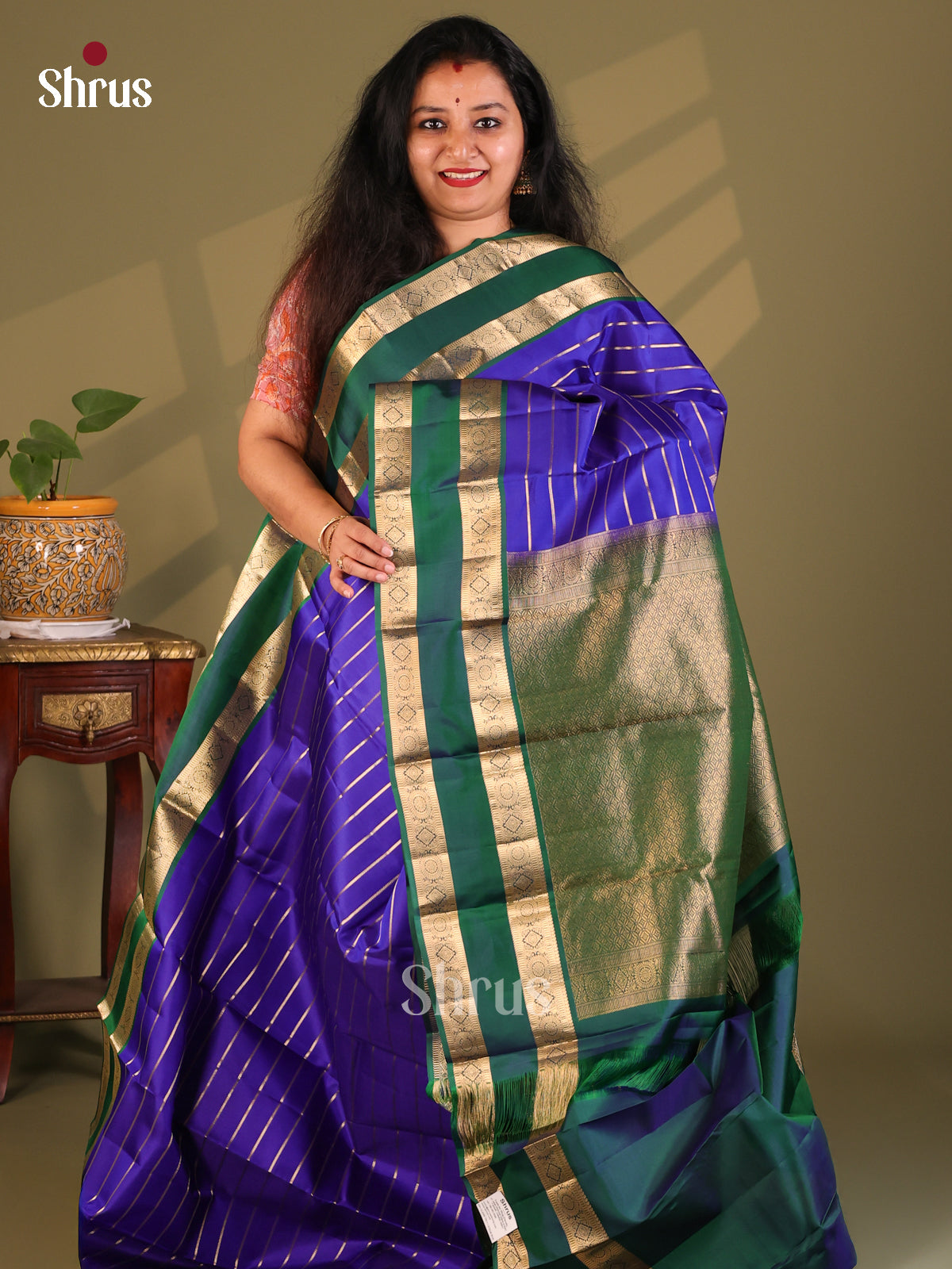 DDS28125 - Kanchipuram Silk Saree - Shop on Shrus.com