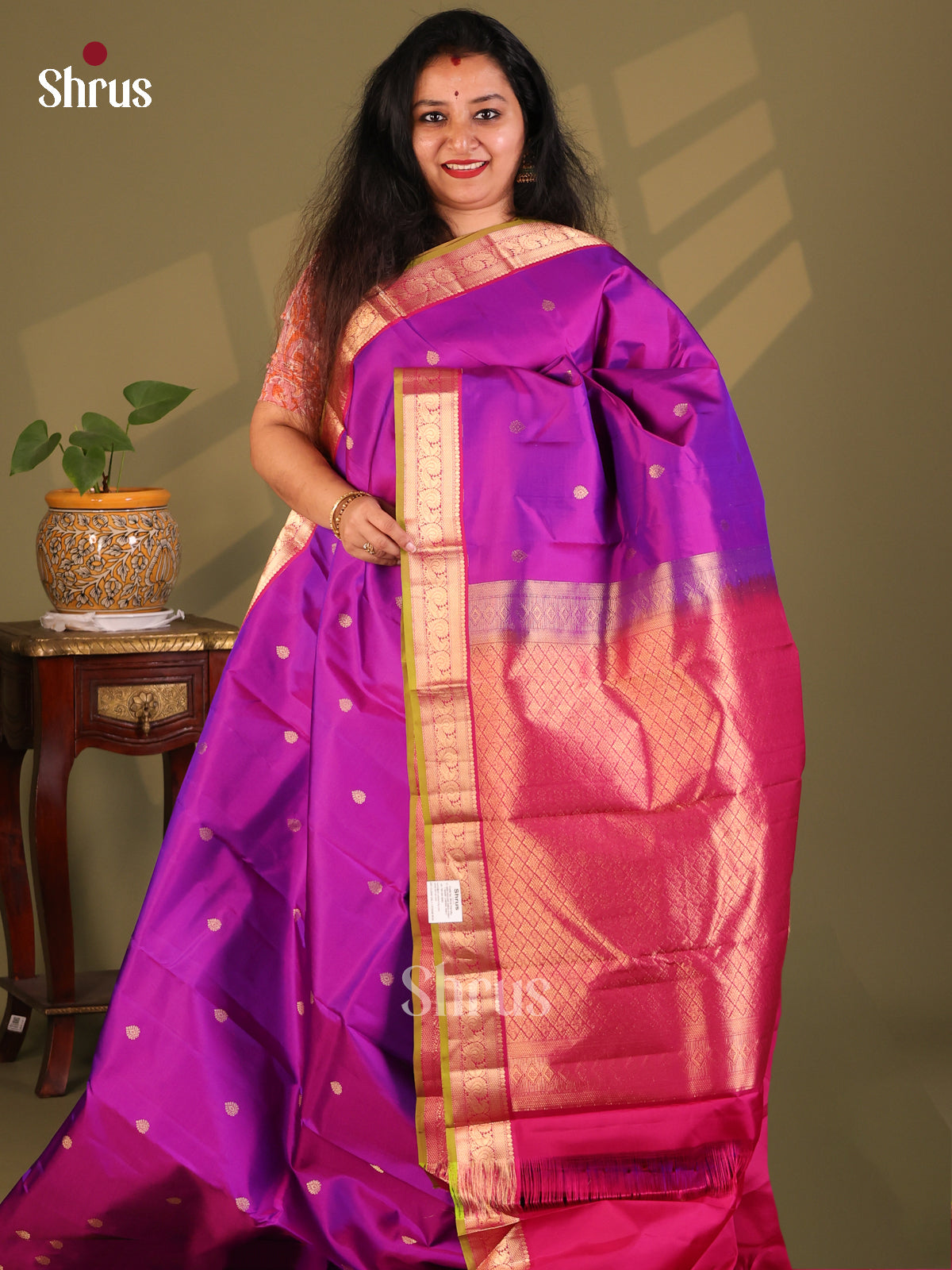 DDS28136 - Kanchipuram Silk Saree - Shop on Shrus.com