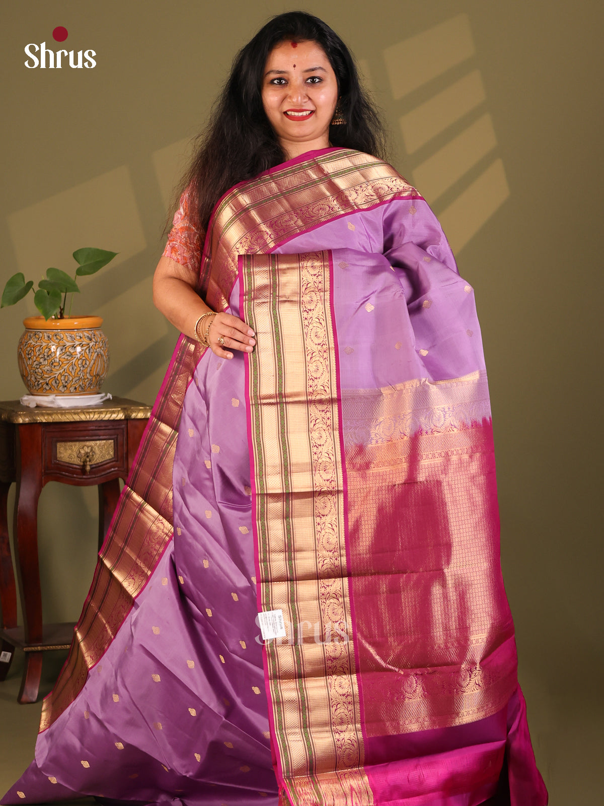 Stunning Lavender Kanchipuram Silk Saree gleaming with gold zari buttas - Shop on Shrus.com