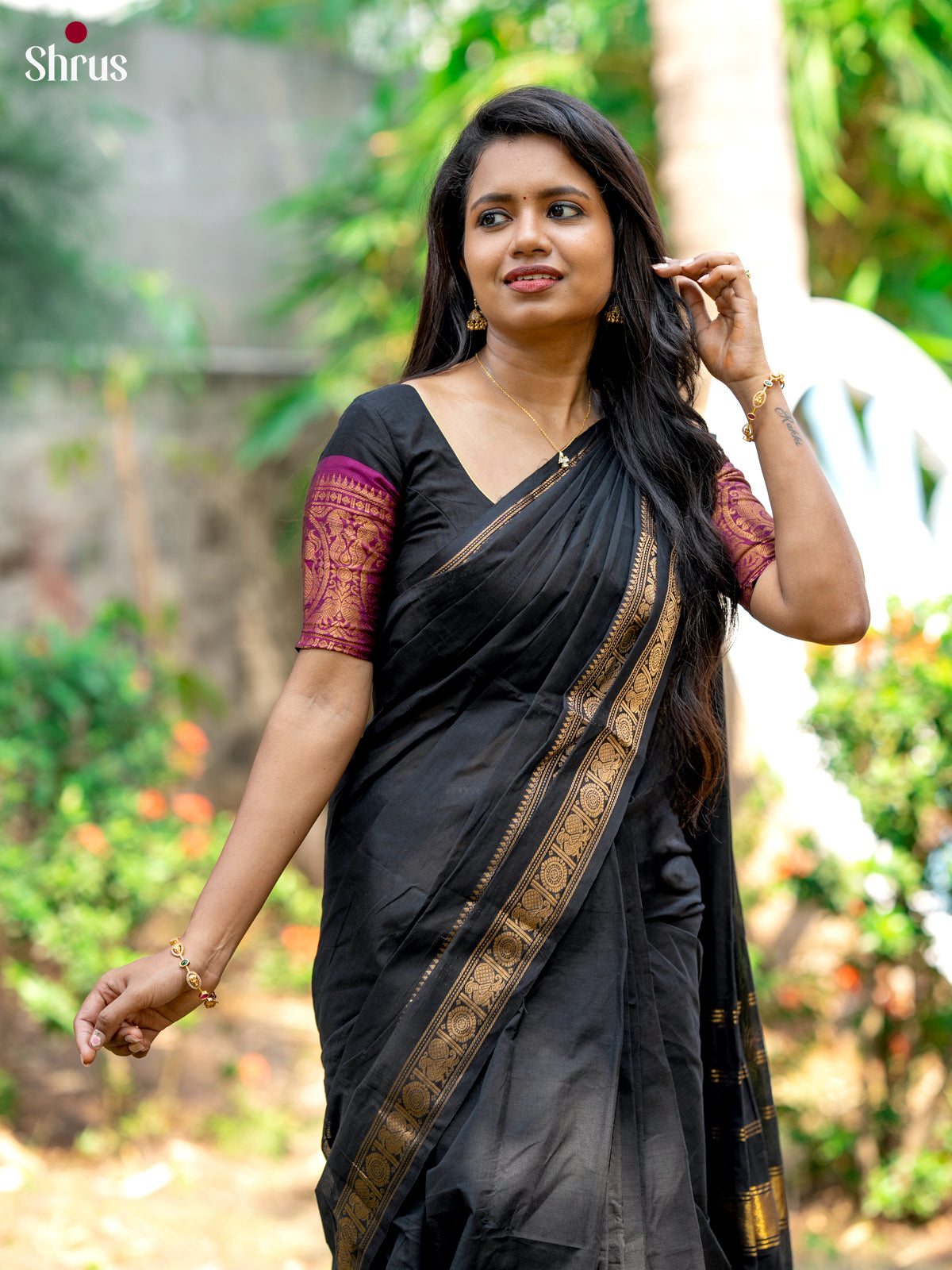 Elegant Black Chettinad Cotton Saree with Zari Border & Pallu - Shop on Shrus.com