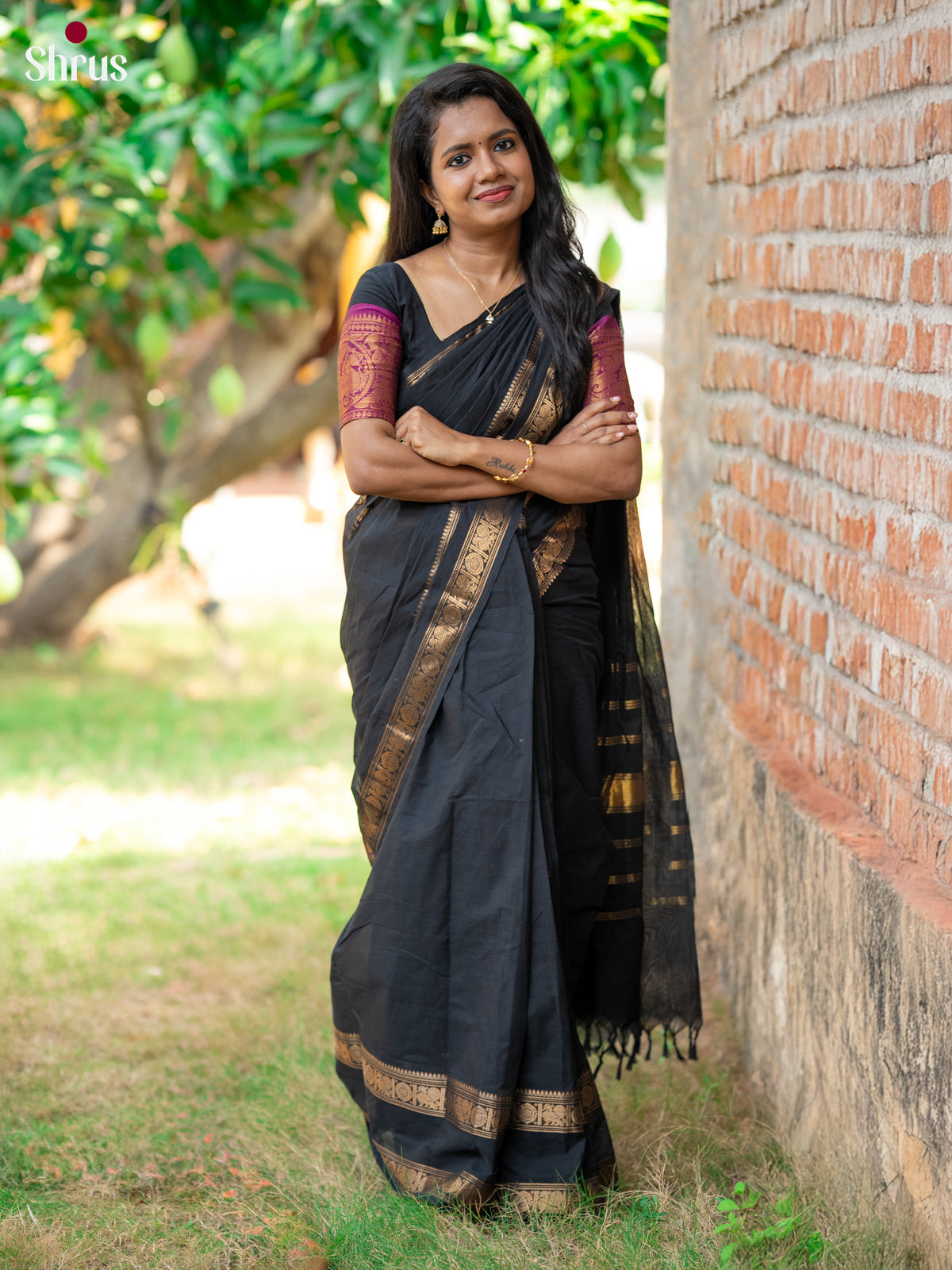 Elegant Black Chettinad Cotton Saree with Zari Border & Pallu - Shop on Shrus.com