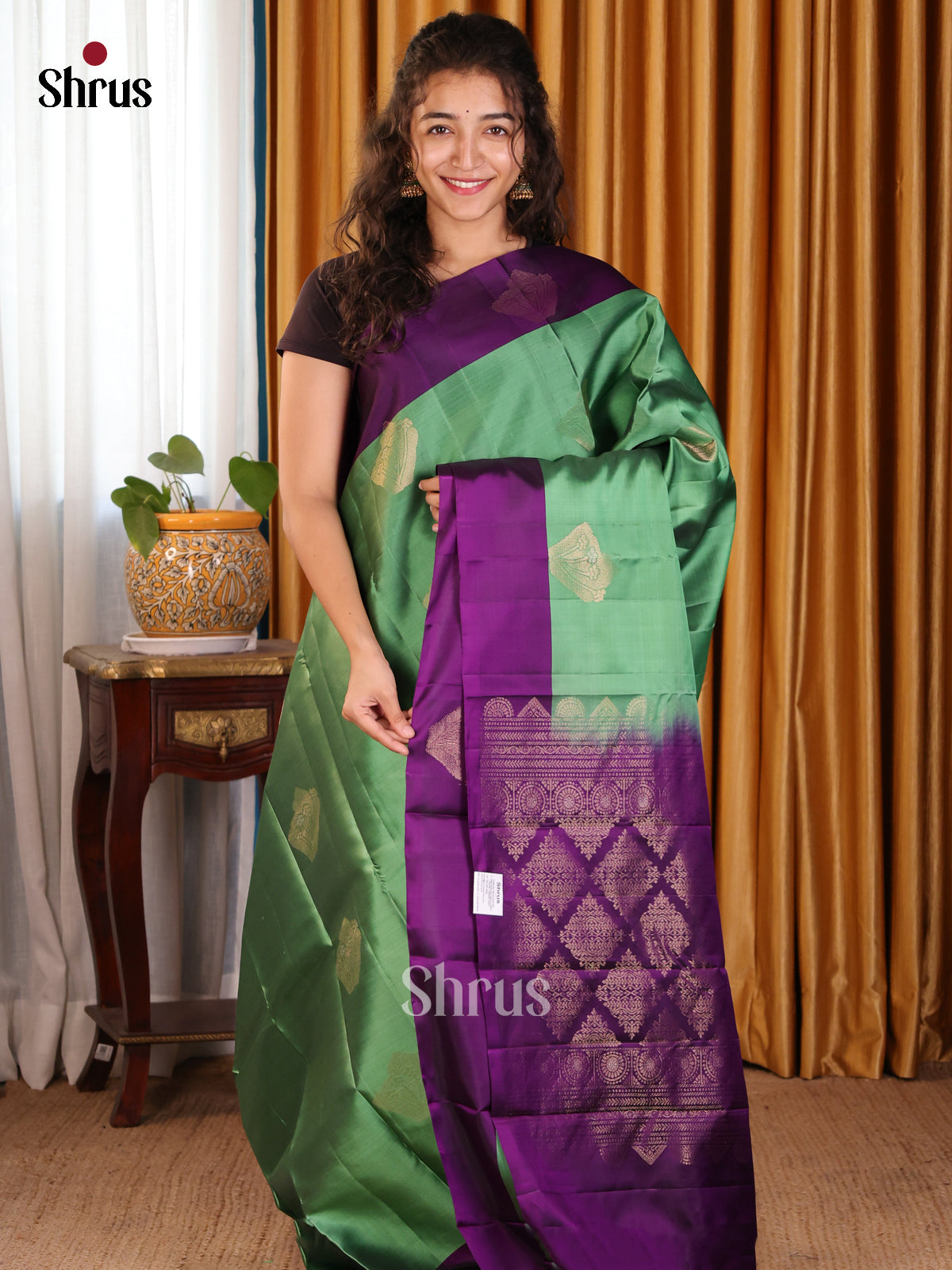 Majestic Green Softsilk-halfpure Saree with golden motifs & criss cross floral pallu - Shop on Shrus.com