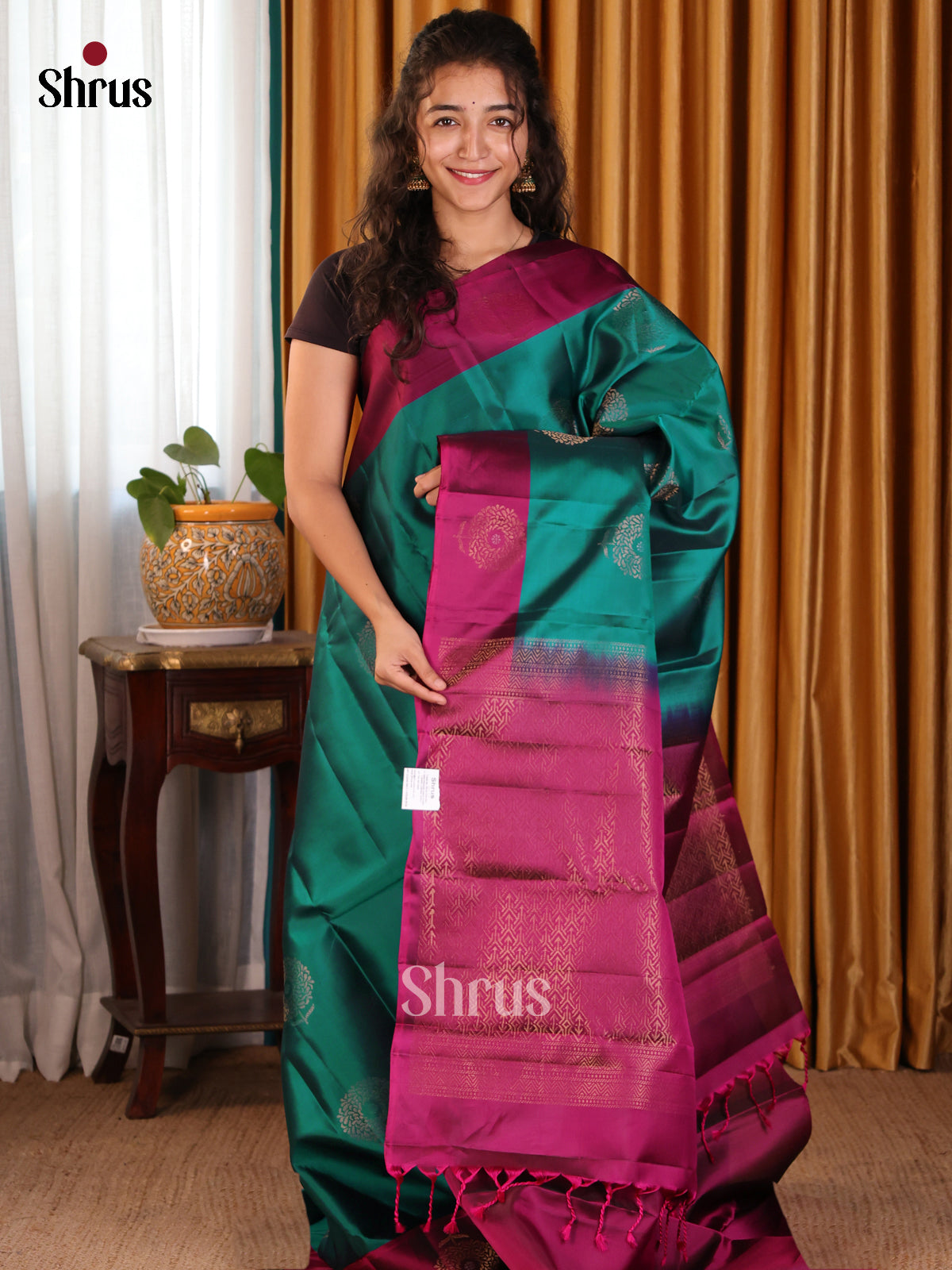 Majestic Green Softsilk-halfpure Saree with gold zari motifs & brocade pallu - Shop on Shrus.com