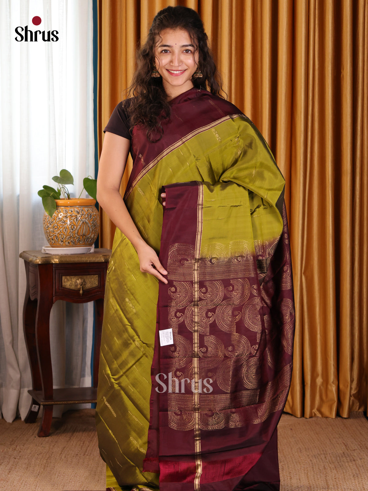 Exquisite Green Softsilk-halfpure Saree with golden buttas & brocade pallu - Shop on Shrus.com
