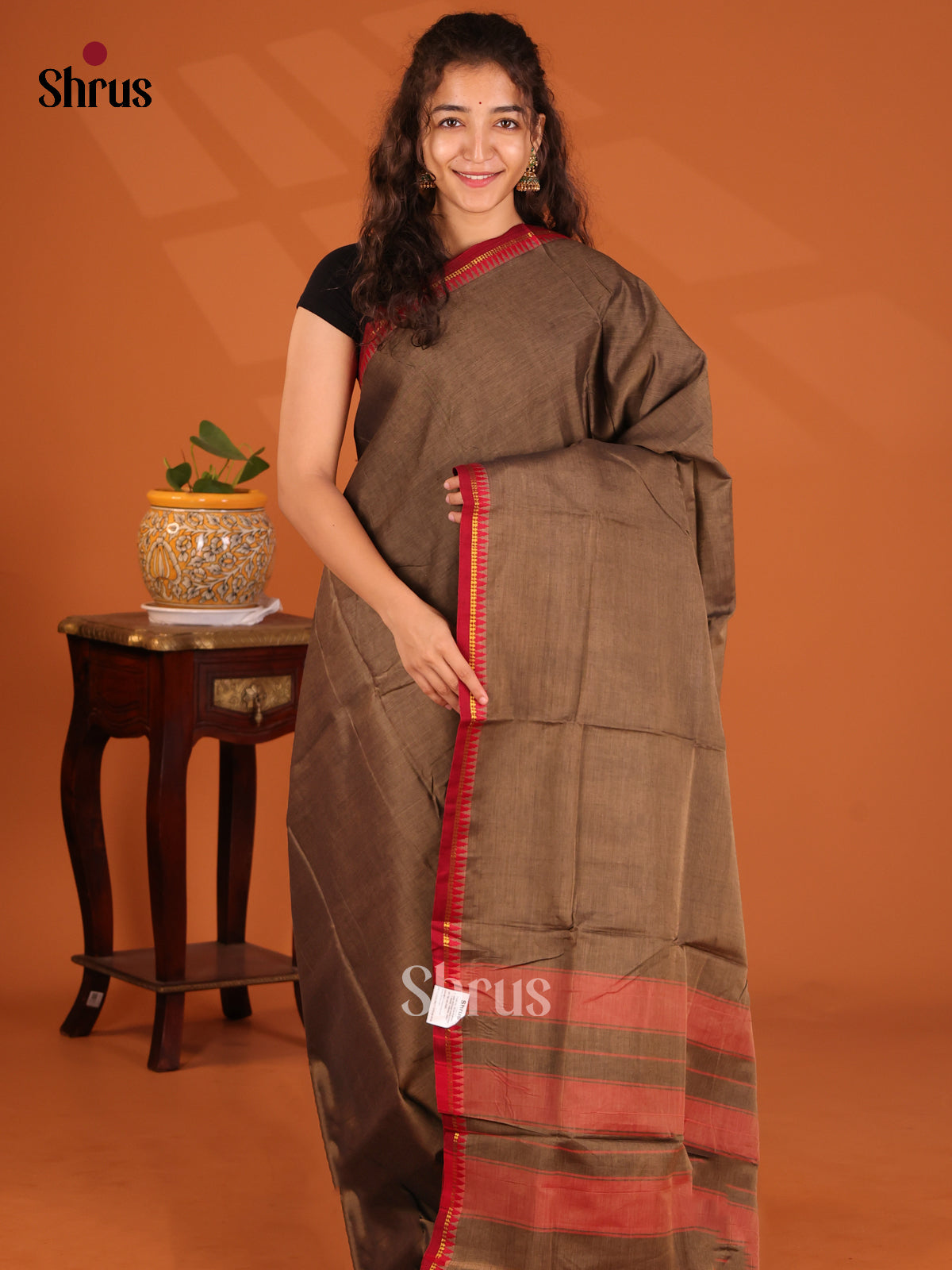 Grey with Red- Narayanpet Cotton Saree - Shop on Shrus.com