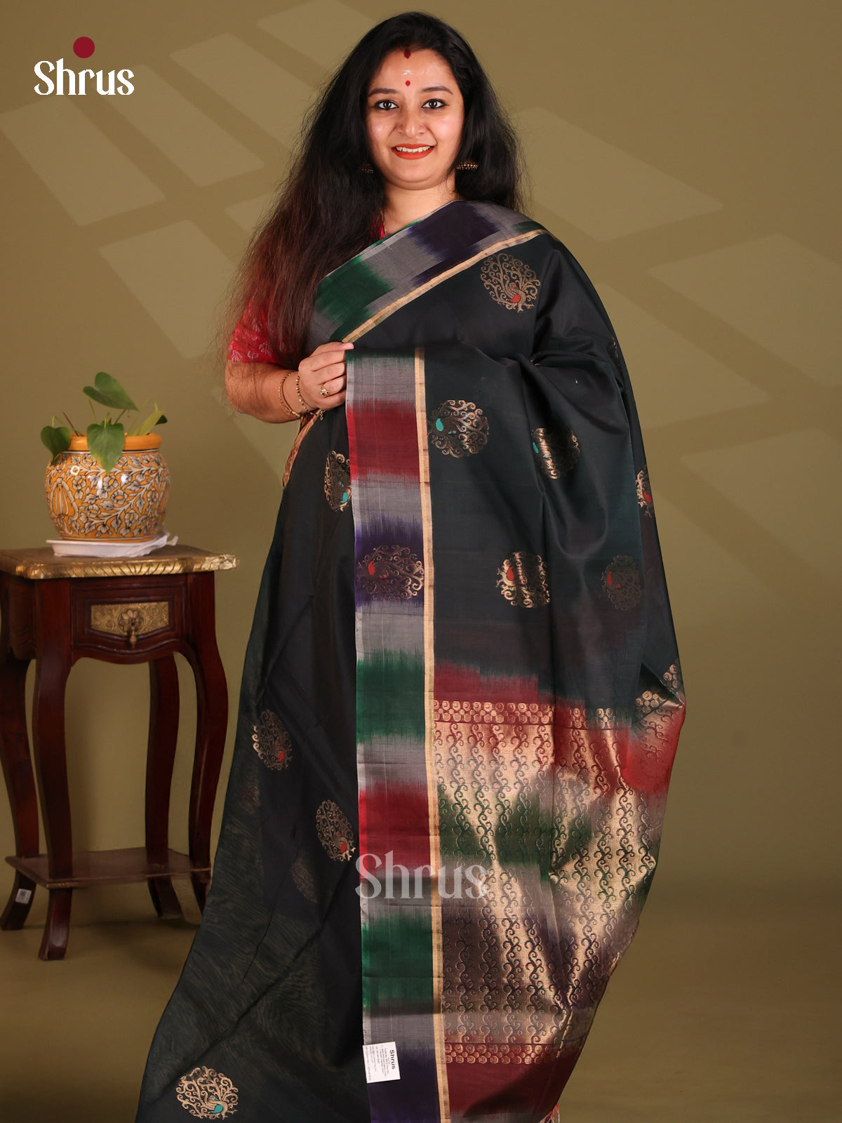 DES23233 - Silk Cotton Saree - Shop on Shrus.com