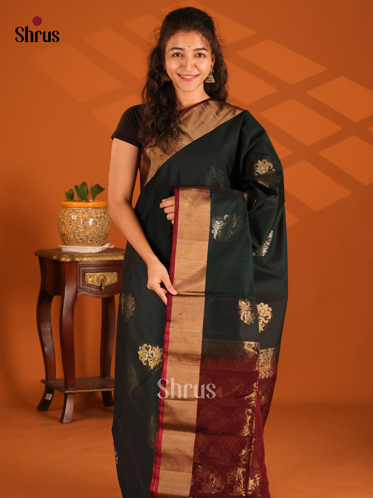 DES23260 - Silk Cotton Saree - Shop on Shrus.com