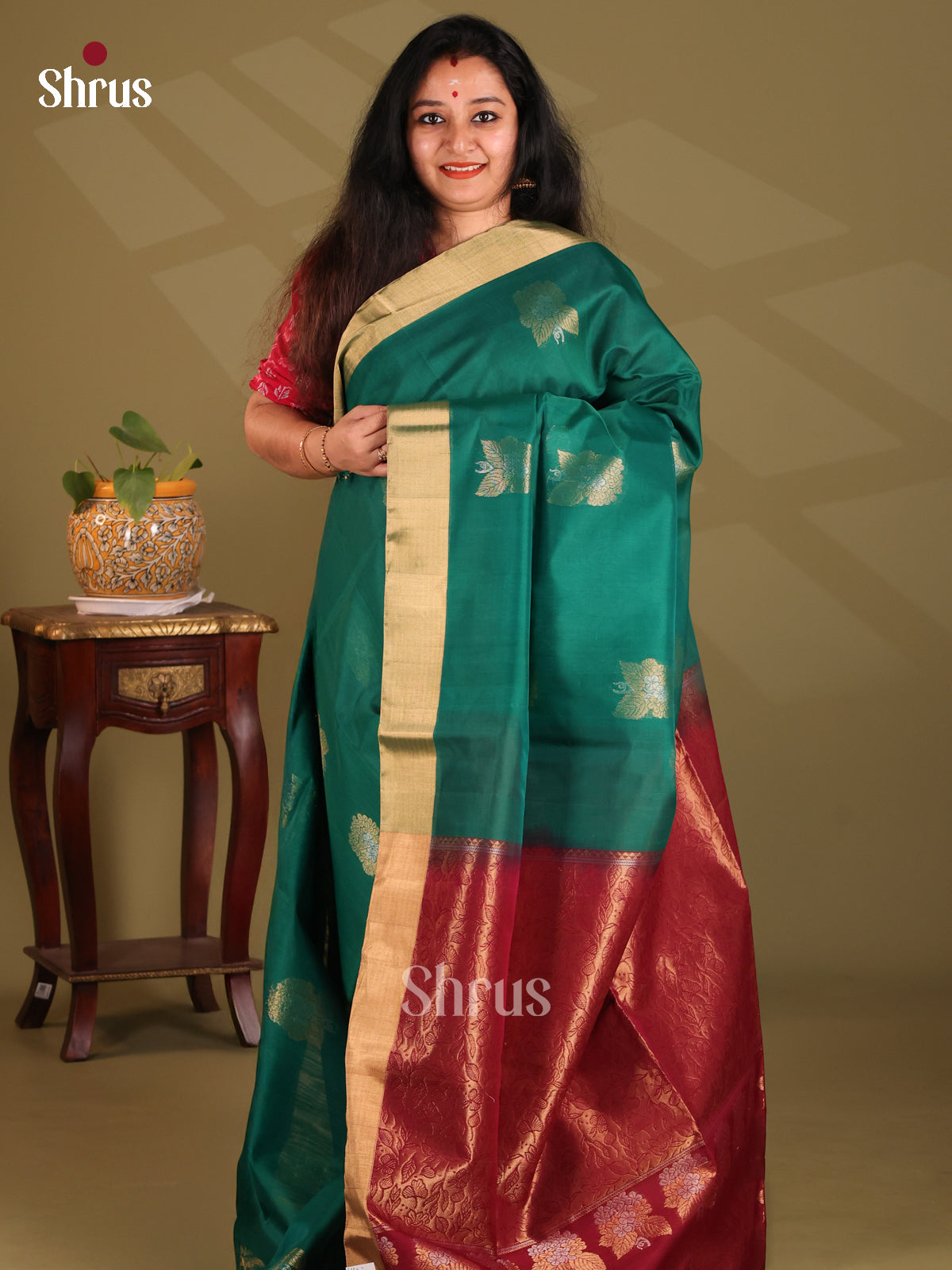 DES23279 - Silk Cotton Saree - Shop on Shrus.com
