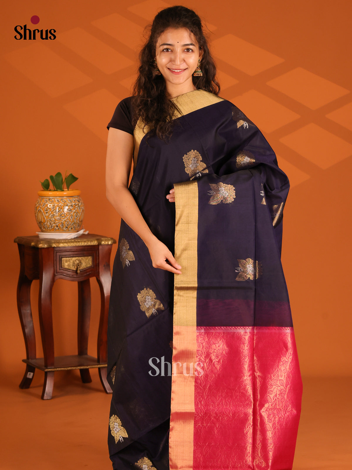 DES23284- Silk Cotton Saree - Shop on Shrus.com