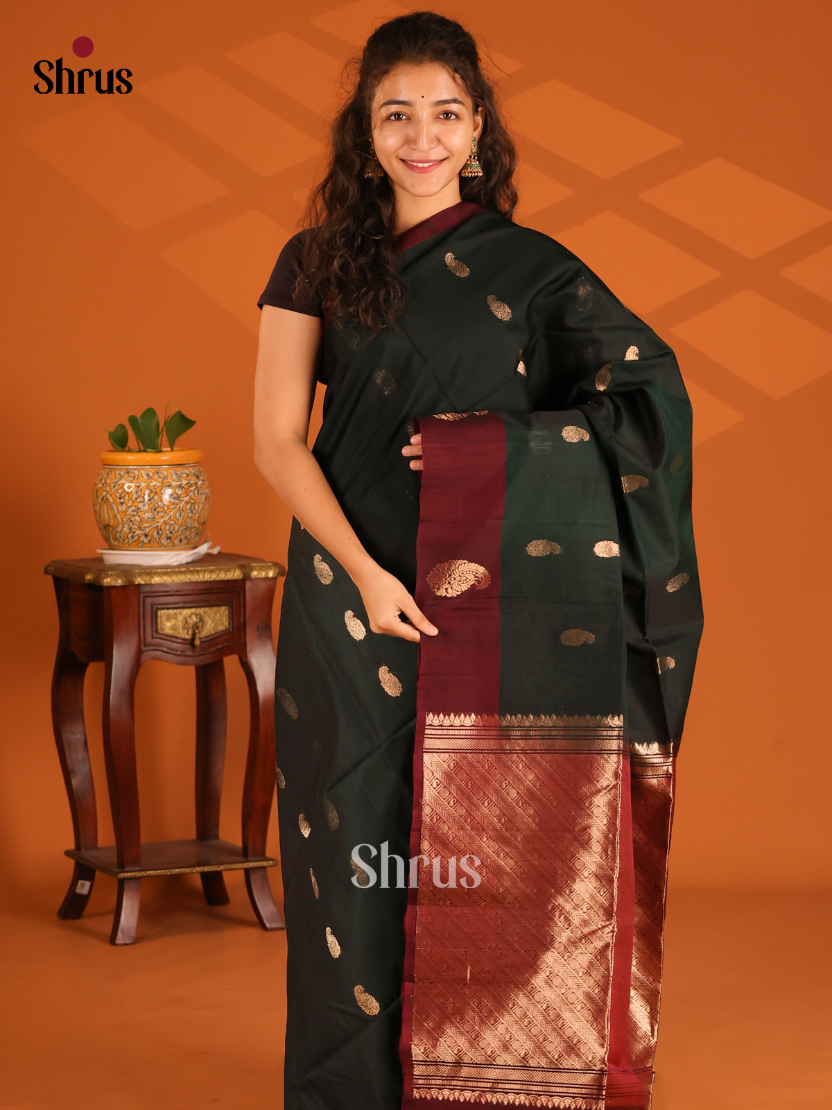 DES23314 - Silk Cotton Saree - Shop on Shrus.com