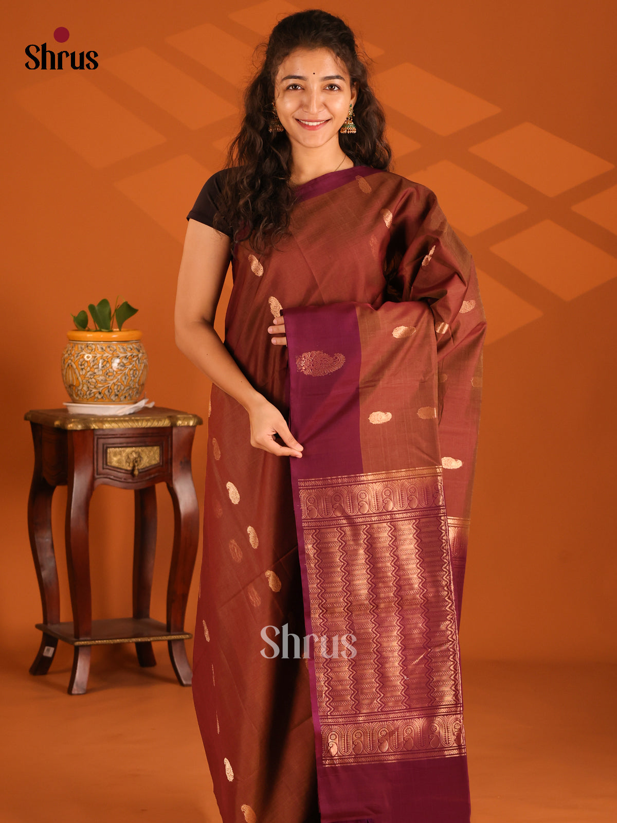 DES23326- Silk Cotton Saree - Shop on Shrus.com