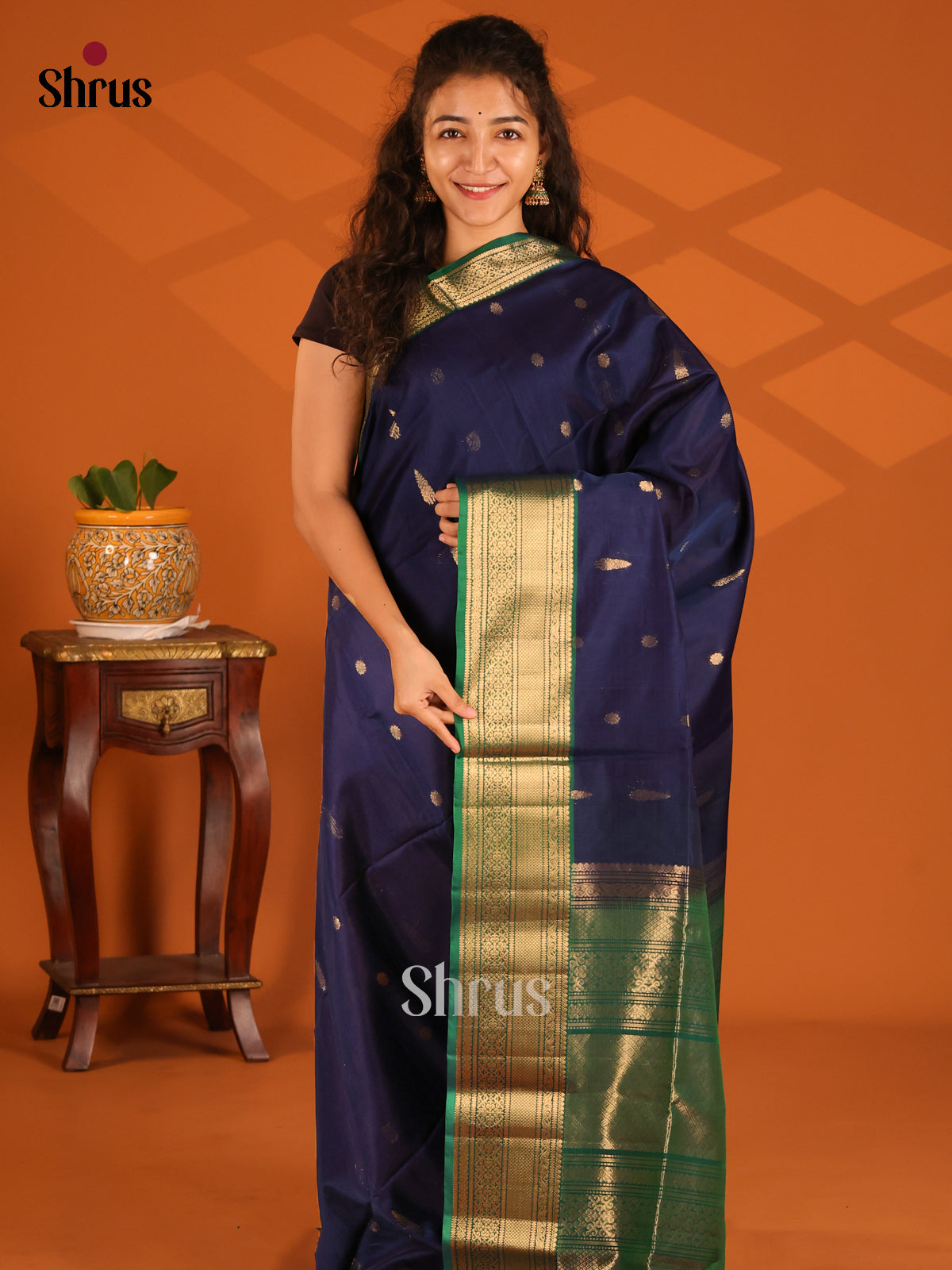 DES23359- Silk Cotton Saree - Shop on Shrus.com