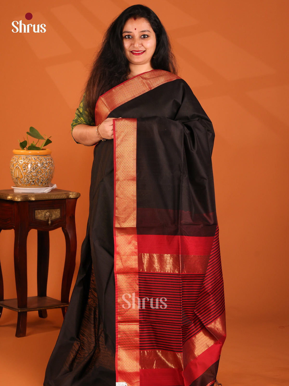 Black & Red - Maheshwari silkcotton Saree - Shop on Shrus.com