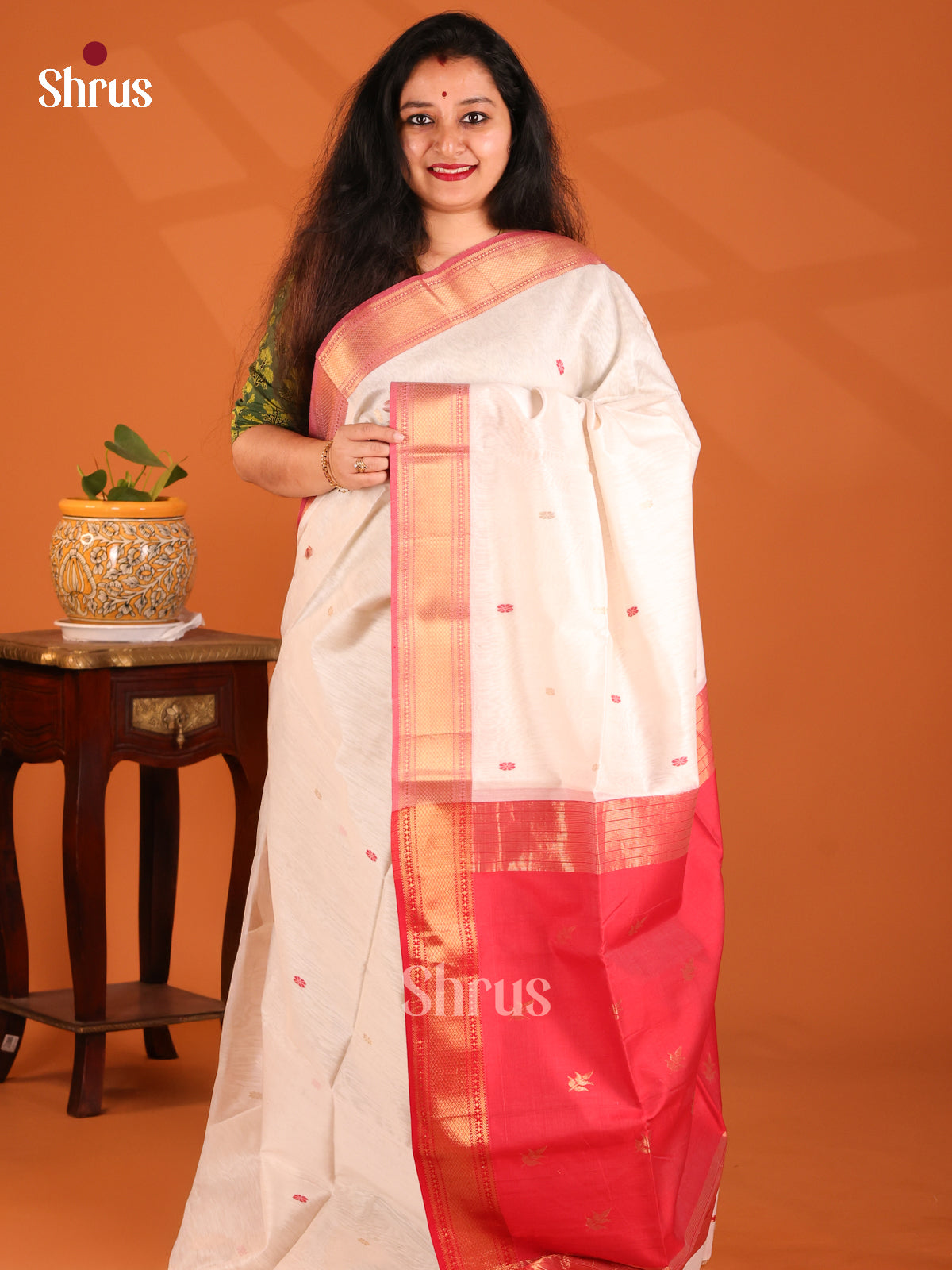 Cream & Red- Maheshwari silkcotton Saree - Shop on Shrus.com