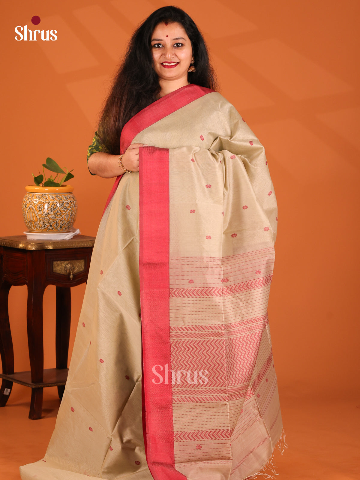 Beige with Red - Maheshwari silkcotton Saree - Shop on Shrus.com